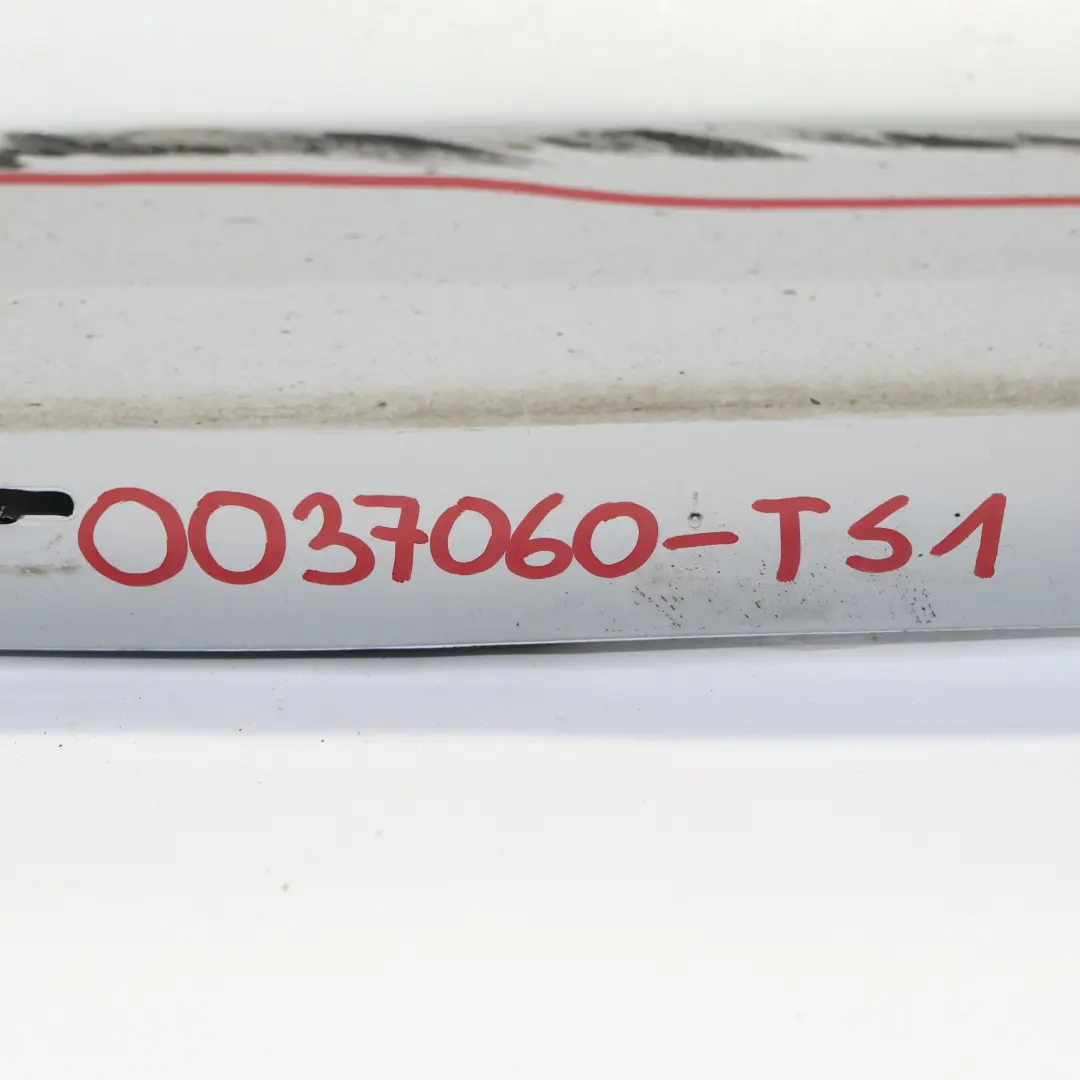 Listón de umbral Faldón lateral derecho Titansilber Plata- 354 para BMW E90 E91 LCI con número de pieza 0037060 BMW E90 E91 LCI Listón de umbral Faldón lateral derecho Titansilber Plata- 354 - SKU 0037060-TS1 - Número de pieza 0037060