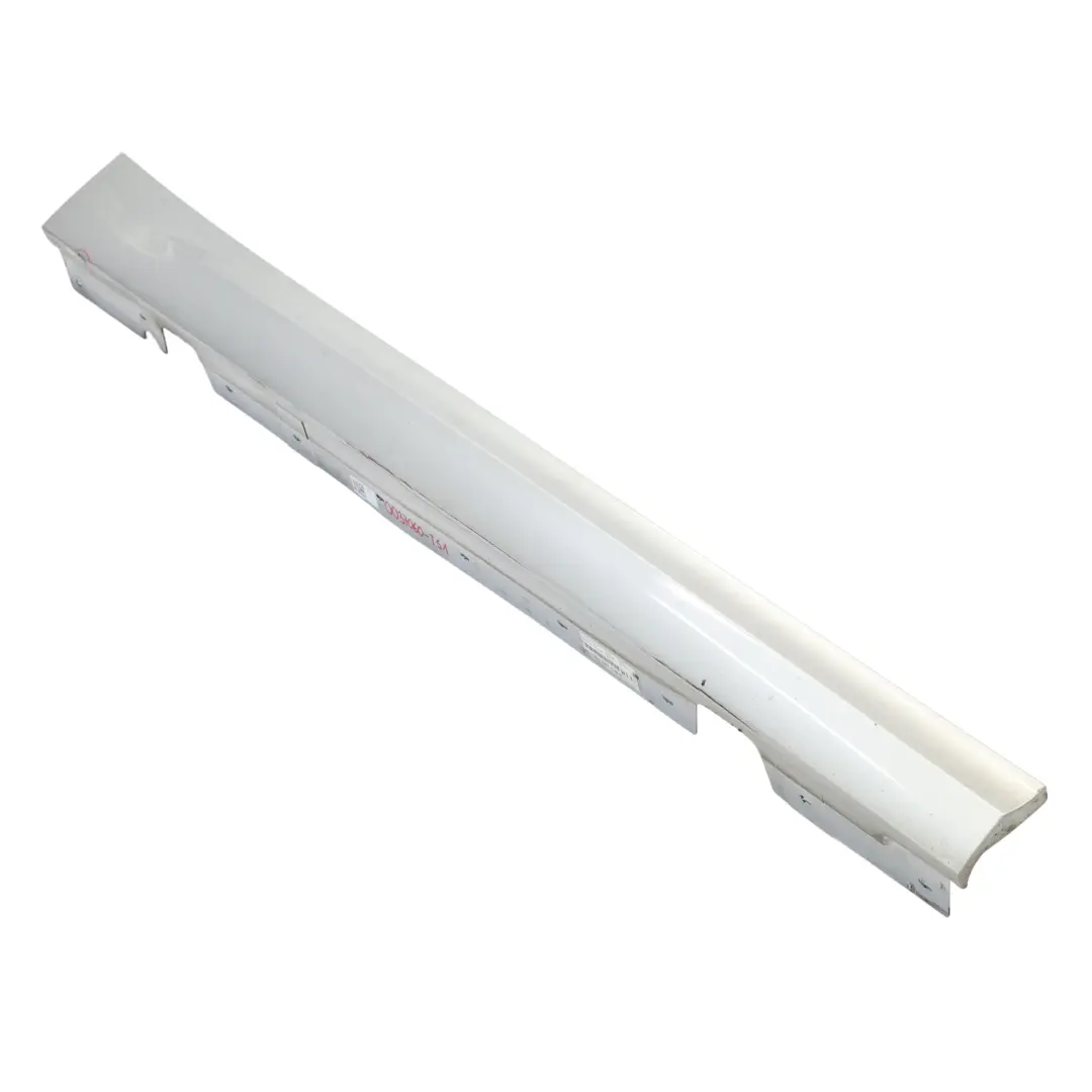 Gonna laterale Striscia davanzale destra Titansilber Argento 354 per BMW E90 E91 LCI con numero di parte 0037060 BMW E90 E91 LCI Gonna laterale Striscia davanzale destra Titansilber Argento 354 - SKU 0037060-TS1 - Numero di parte 0037060