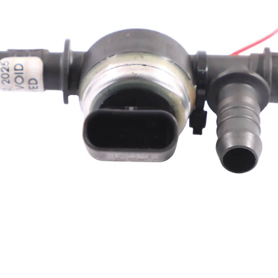 Unidad Sensor Presión Manguera Combustible para Audi Q3 8U 35 TFSI con número de pieza 04B906054G Audi Q3 8U 35 TFSI Unidad Sensor Presión Manguera Combustible - SKU 04B906054G - Número de pieza 04B906054G