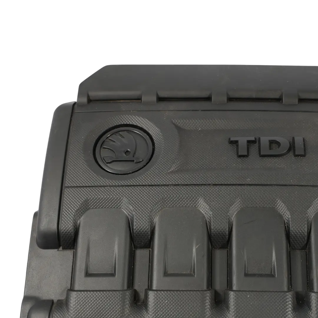 Skoda Octavia 5E TDI Isolation Du Panneau Supérieur Moteur Diesel - SKU 04L103925N - Numéro de pièce 04L103925N