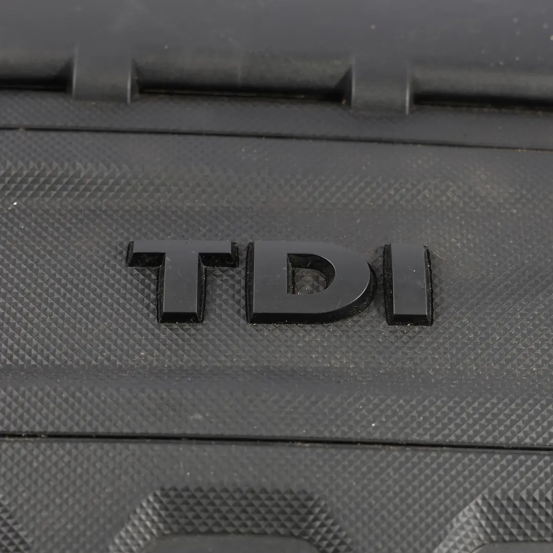 Pannello Copertura Superiore Isolamento per Skoda Octavia 5E TDI Diesel con numero di parte 04L103925N Skoda Octavia 5E TDI Diesel Pannello Copertura Superiore Isolamento - SKU 04L103925N - Numero di parte 04L103925N