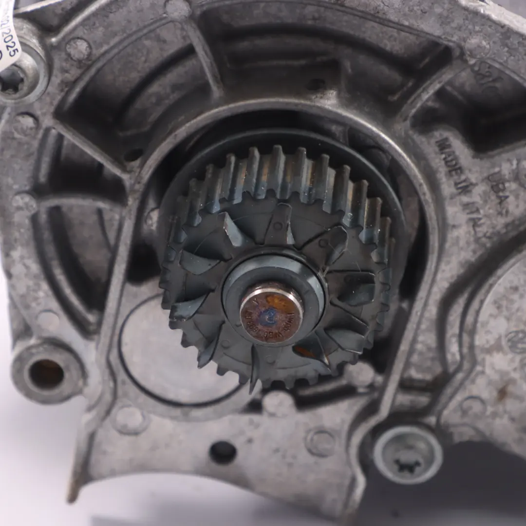 Audi S3 8V 2.0 TFSI DJHA Thermostat Pompe Eau Liquide Refroidissement - SKU 06L121111J - Numéro de pièce 06L121111J