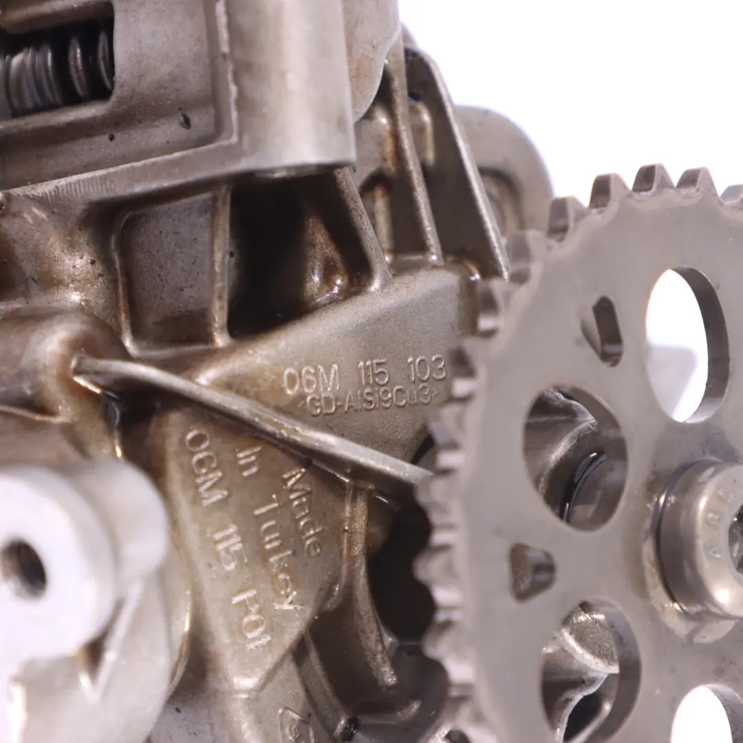 CWGD Silnik Benzynowy Pompa Oleju do Audi A4 S4 B9 3.0 TFSI o numerze 06M115103Q Audi A4 S4 B9 3.0 TFSI CWGD Silnik Benzynowy Pompa Oleju - SKU 06M115103Q - Numer Części 06M115103Q