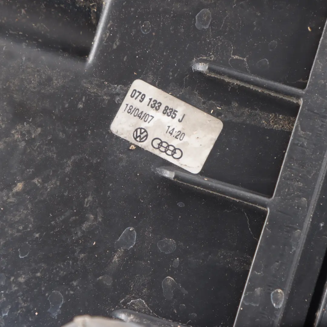 Caja De Filtro De Aire Silenciador De Admisión De Aire para Audi S4 B7 4.2 con número de pieza 079133837K Audi S4 B7 4.2 Caja De Filtro De Aire Silenciador De Admisión De Aire - SKU 079133837K - Número de pieza 079133837K