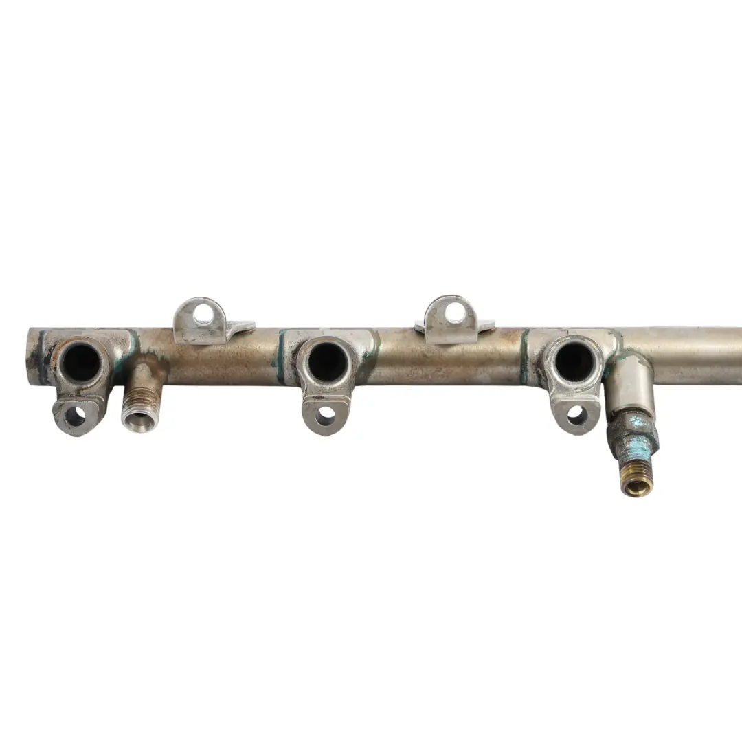Audi S8 D3 Benzin Einspritzdüse Rohr Rail Pipe Links - SKU 07L133315A - Teilenummer 07L133315A