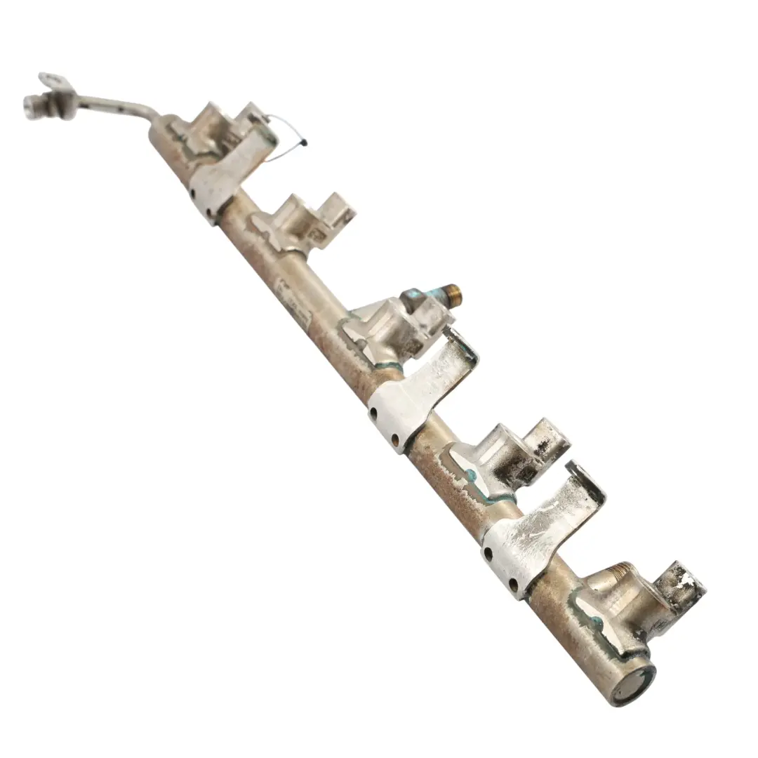 Benzin Einspritzdüse Rohr Rail Pipe Links für Audi S8 D3 mit Teilenummer 07L133315A Audi S8 D3 Benzin Einspritzdüse Rohr Rail Pipe Links - SKU 07L133315A - Teilenummer 07L133315A