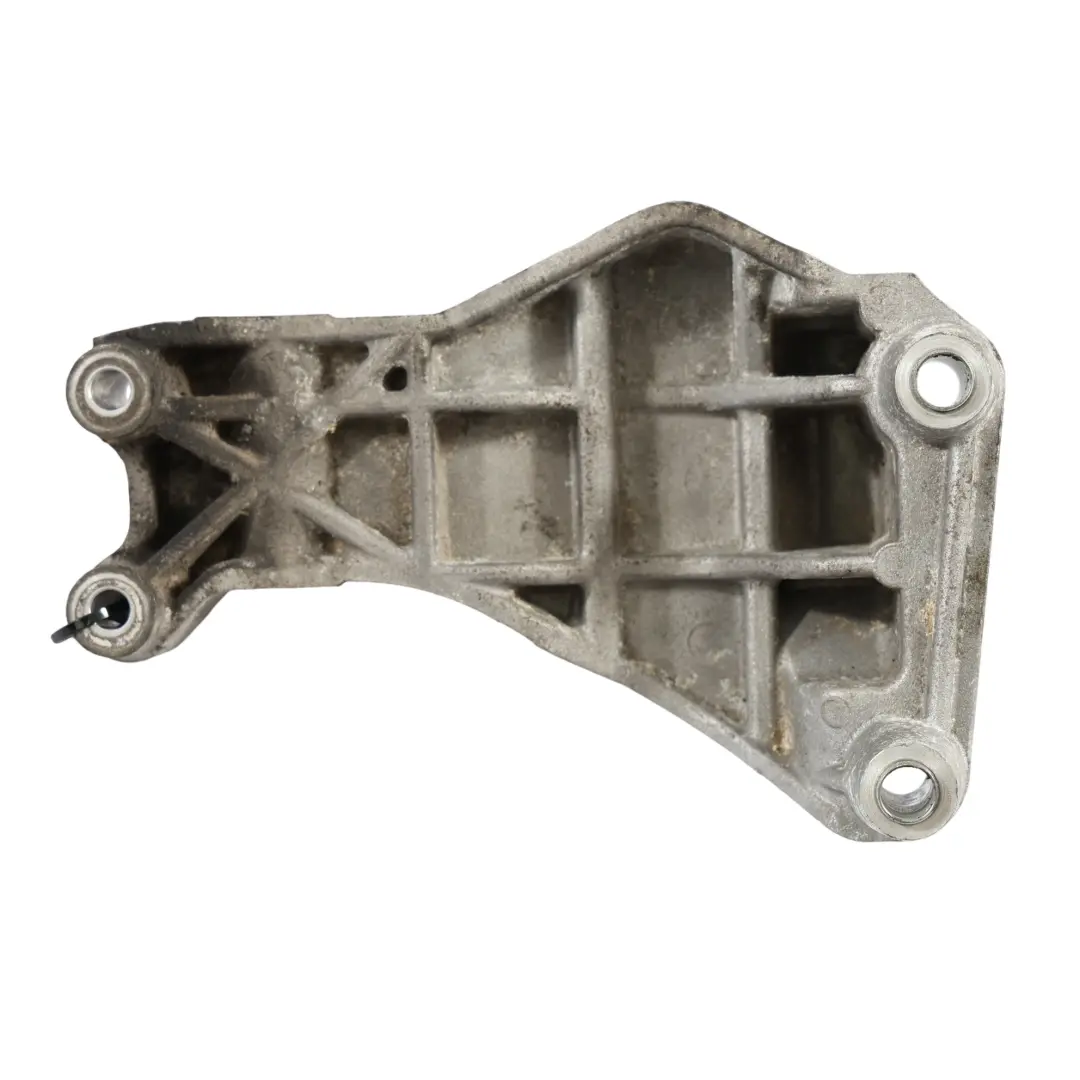 Uchwyt Mocujący Alternator do Audi S8 D3 o numerze 07L903805H Audi S8 D3 Uchwyt Mocujący Alternator - SKU 07L903805H - Numer Części 07L903805H