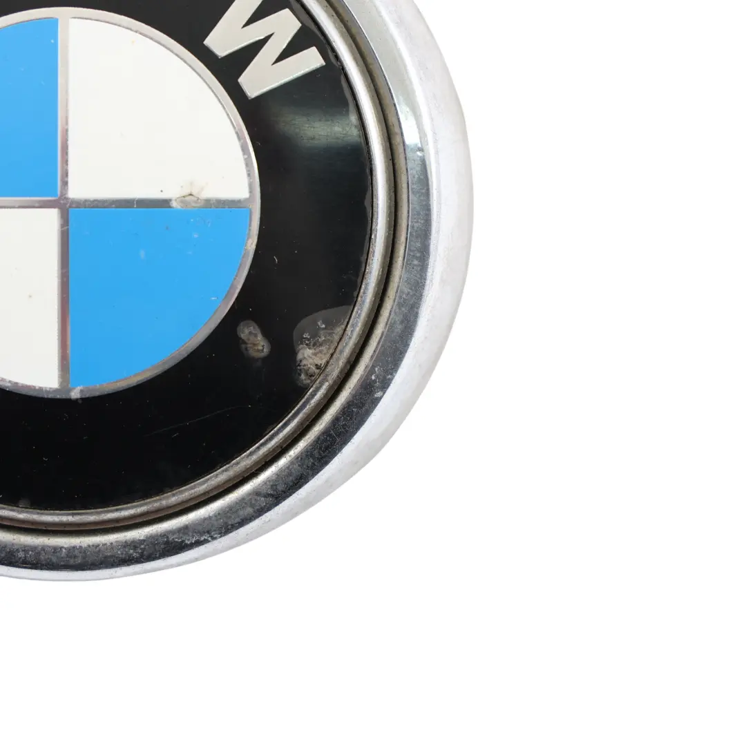 Stivale Distintivo Coperchio Baule per BMW X5 E53 E65 E66 Targa con numero di parte 1970248 BMW X5 E53 E65 E66 Targa Stivale Distintivo Coperchio Baule - SKU 1970248-2 - Numero di parte 1970248