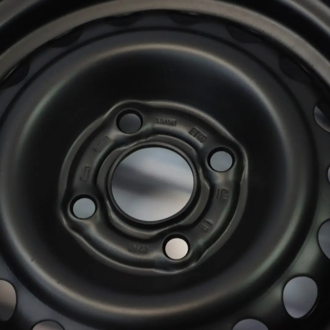 Jante En Acier Noir Opel Corsa 13" 5J ET:49 4X100 pour à propos du numéro de pièce 2130111 Jante En Acier Noir Opel Corsa 13" 5J ET:49 4X100 - SKU 2130111 - Numéro de pièce 2130111