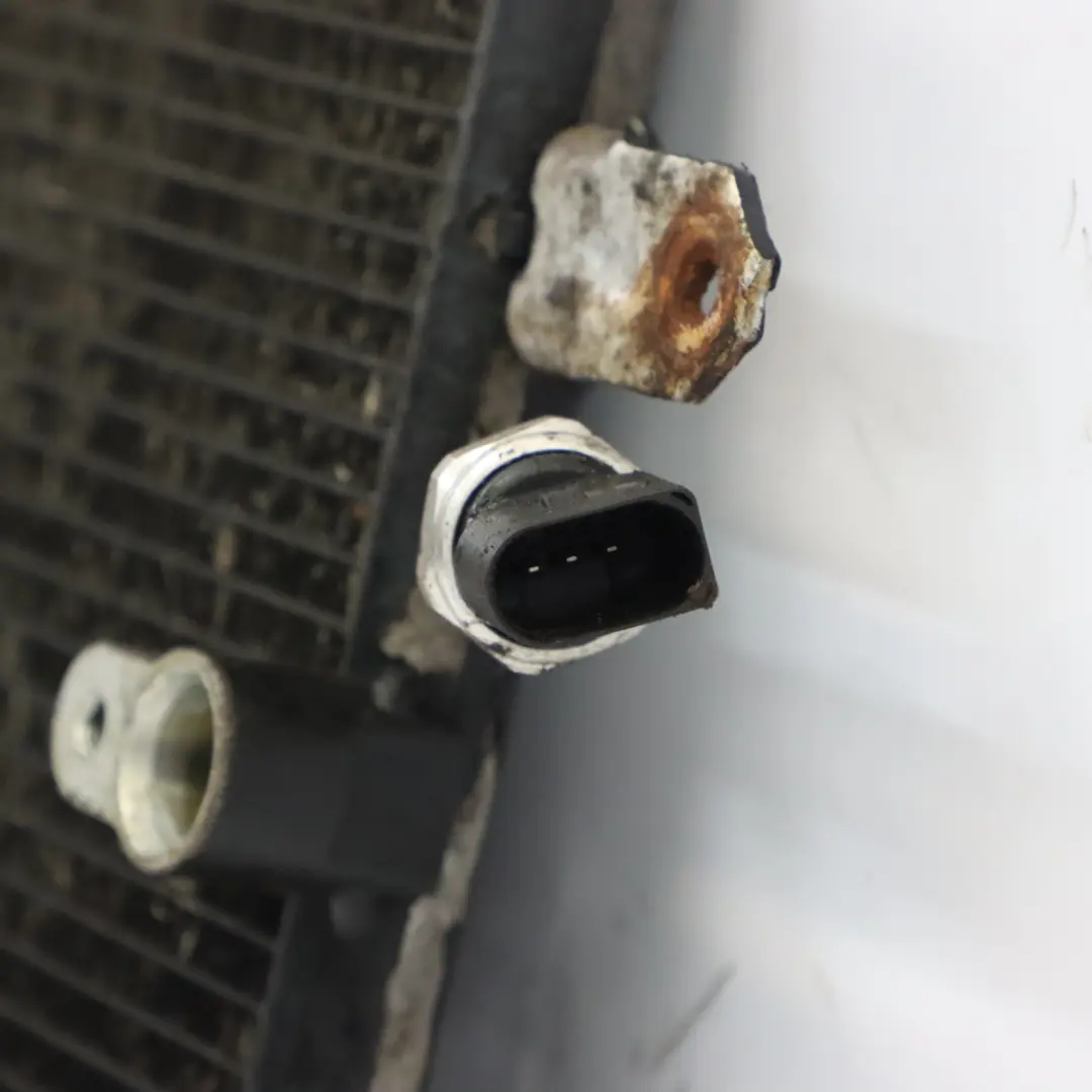 Klima Anlage A/C Kühler Kondensator für Audi A6 C6 mit Teilenummer 4F0260403Q Audi A6 C6 Klima Anlage A/C Kühler Kondensator - SKU 4F0260403Q - Teilenummer 4F0260403Q