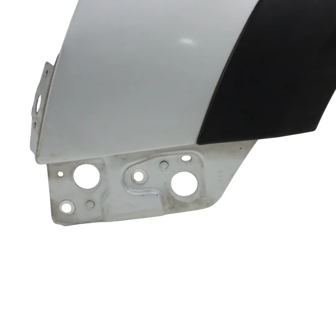 Pannello Laterale Anteriore Sinistro Parafango Ice Silver - X7W per Audi A6 C6 con numero di parte 4F0821103H Audi A6 C6 Pannello Laterale Anteriore Sinistro Parafango Ice Silver - X7W - SKU 4F0821103H-ICS - Numero di parte 4F0821103H