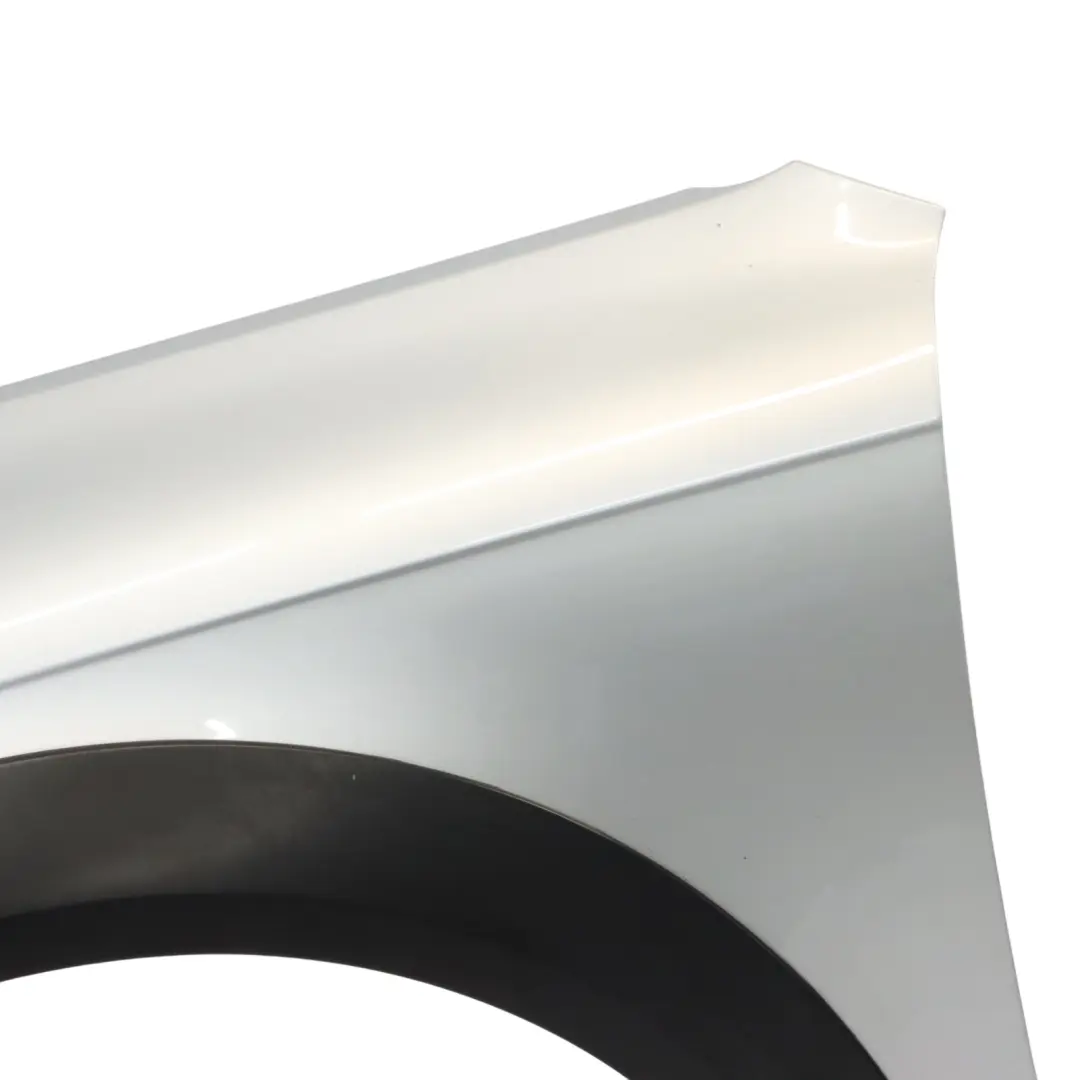 Panel Lateral Delantero Izquierdo Guardabarros Ice Silver - X7W para Audi A6 C6 con número de pieza 4F0821103H Audi A6 C6 Panel Lateral Delantero Izquierdo Guardabarros Ice Silver - X7W - SKU 4F0821103H-ICS - Número de pieza 4F0821103H