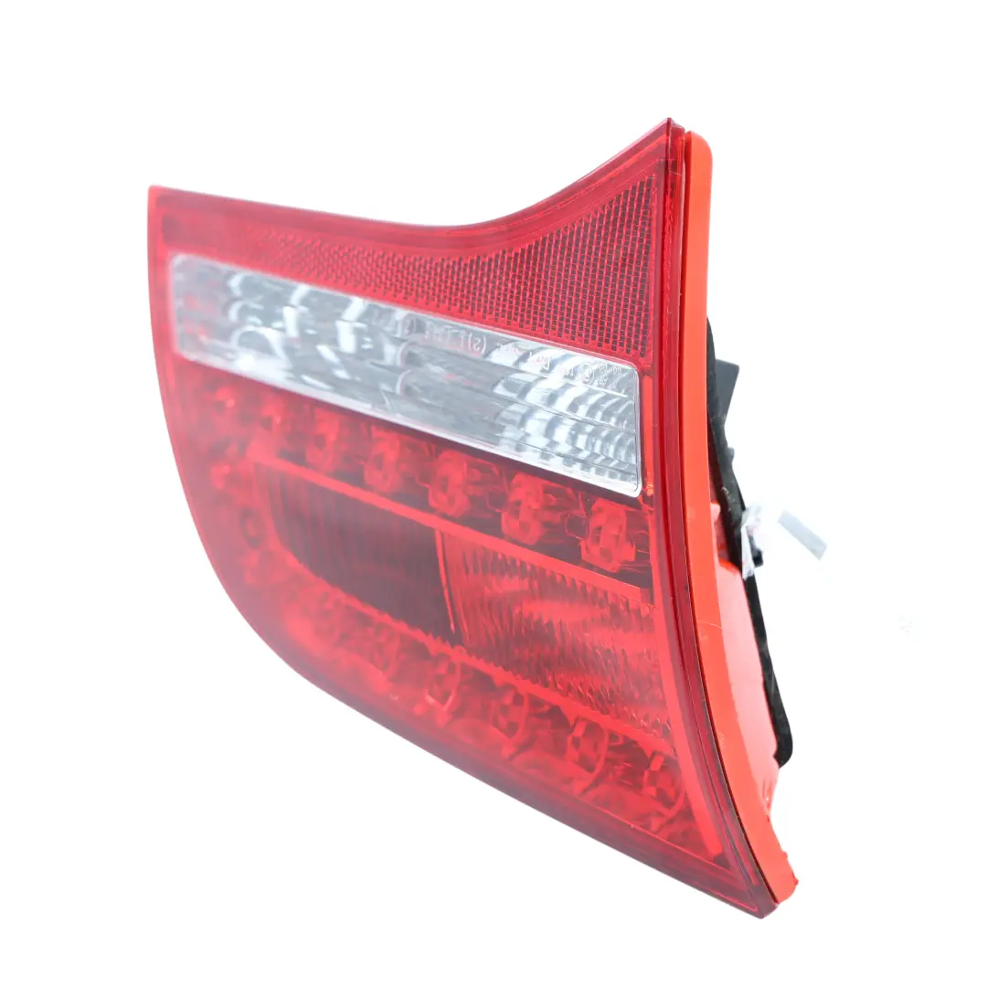 Lampa W Klapę Lewa Tylna Wewnętrzna LED 4F9945093E do Audi A6 C6 Avant o numerze 4F9945093E-CHINA Audi A6 C6 Avant Lampa W Klapę Lewa Tylna Wewnętrzna LED 4F9945093E - SKU 4F9945093E-CHINA - Numer Części 4F9945093E-CHINA