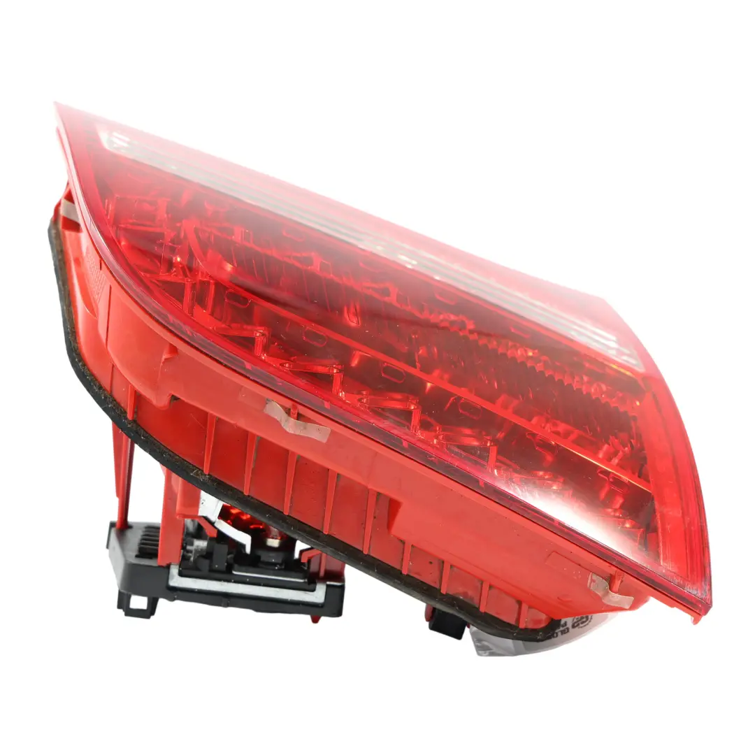 Lampa W Klapę Lewa Tylna Wewnętrzna LED 4F9945093E do Audi A6 C6 Avant o numerze 4F9945093E-CHINA Audi A6 C6 Avant Lampa W Klapę Lewa Tylna Wewnętrzna LED 4F9945093E - SKU 4F9945093E-CHINA - Numer Części 4F9945093E-CHINA
