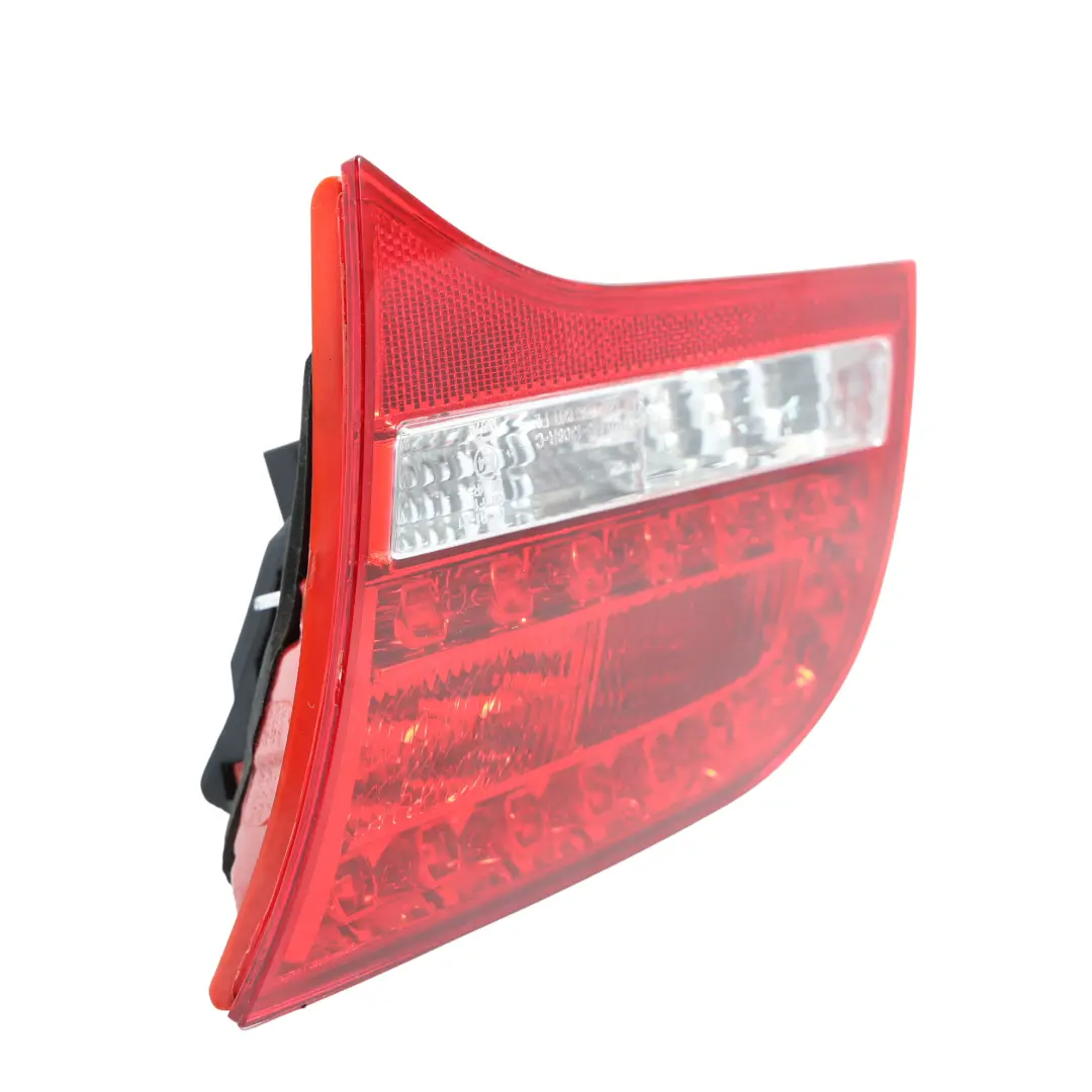 Lampa Tylna Klapa Prawa Wewnętrzna LED do Audi A6 C6 Avant o numerze 4F9945094E Audi A6 C6 Avant Lampa Tylna Klapa Prawa Wewnętrzna LED - SKU 4F9945094E-DEPO - Numer Części 4F9945094E