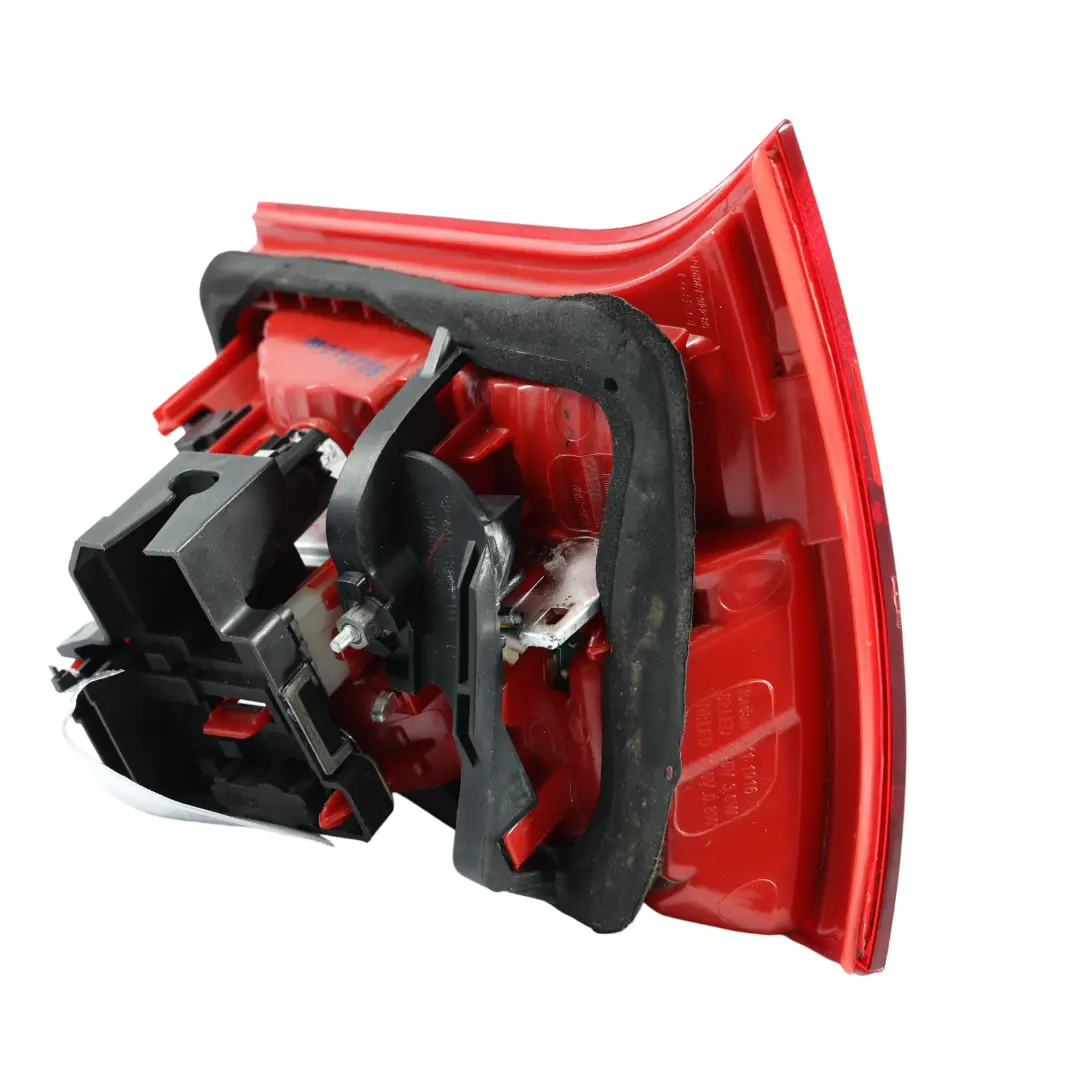 Audi A6 C6 Avant Feu Arrière Droit De Hayon LED Intérieure - SKU 4F9945094E-DEPO - Numéro de pièce 4F9945094E