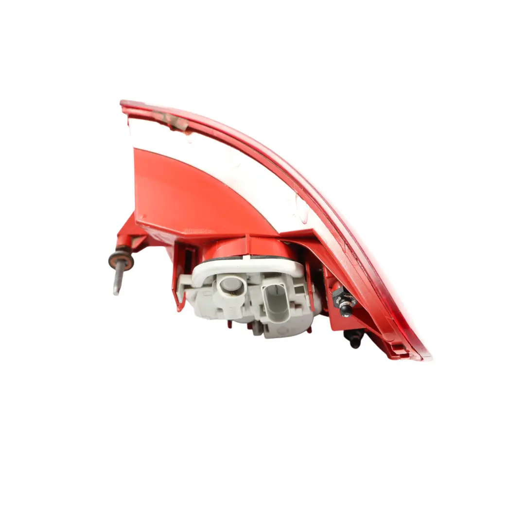 Fanale Posteriore Portellone Sinistro Esterno LED per Audi A6 C6 Avant con numero di parte 4F9945095E Audi A6 C6 Avant Fanale Posteriore Portellone Sinistro Esterno LED - SKU 4F9945095E - Numero di parte 4F9945095E