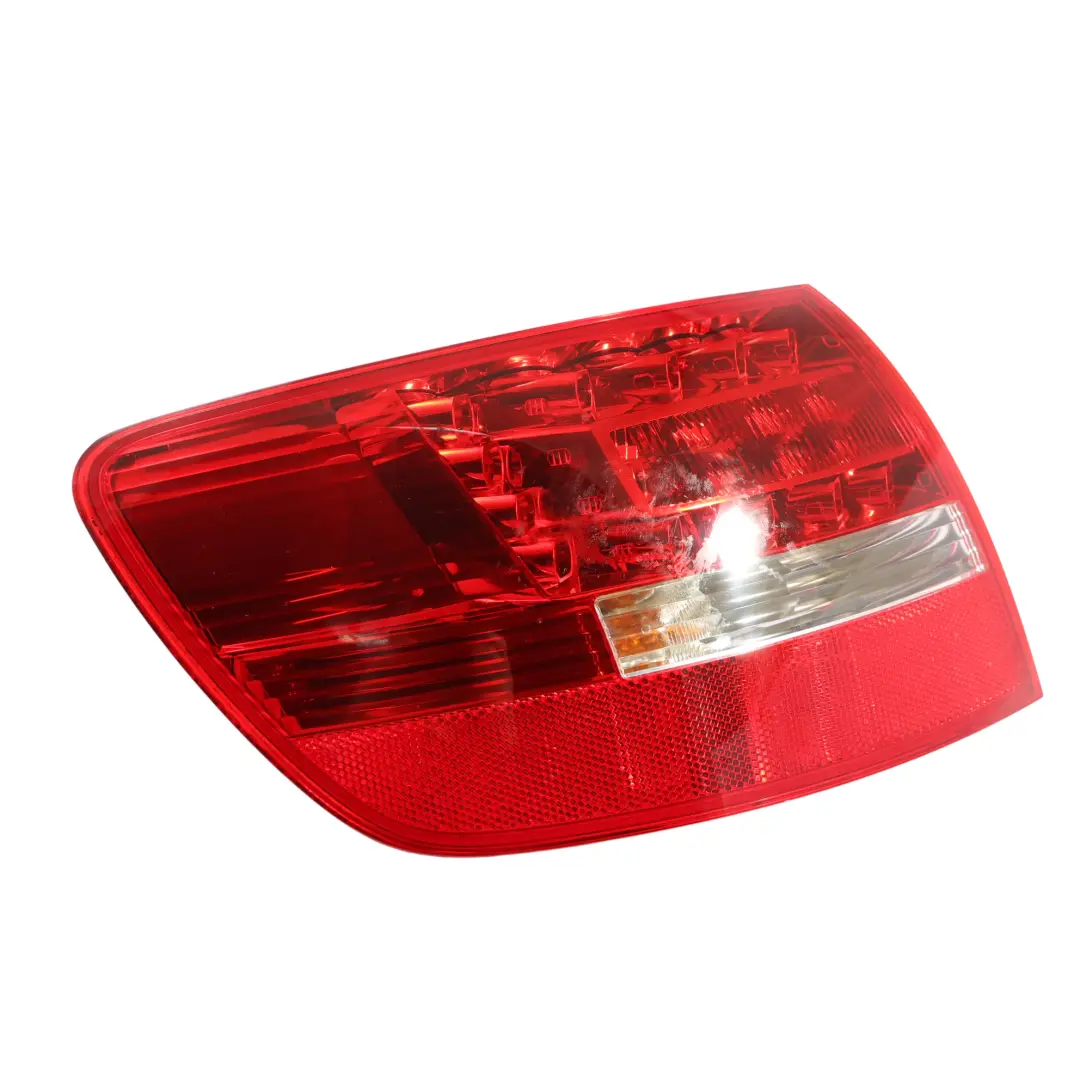 Fanale Posteriore Portellone Sinistro Esterno LED per Audi A6 C6 Avant con numero di parte 4F9945095E Audi A6 C6 Avant Fanale Posteriore Portellone Sinistro Esterno LED - SKU 4F9945095E - Numero di parte 4F9945095E