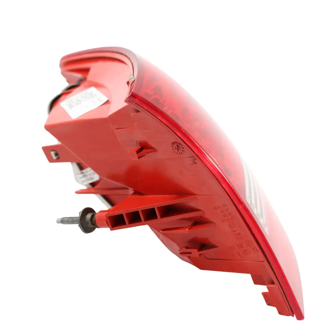 Rücklicht Lampe Heck Klappe Rechts Außen LED für Audi A6 C6 Avant mit Teilenummer 4F9945096E Audi A6 C6 Avant Rücklicht Lampe Heck Klappe Rechts Außen LED - SKU 4F9945096E - Teilenummer 4F9945096E