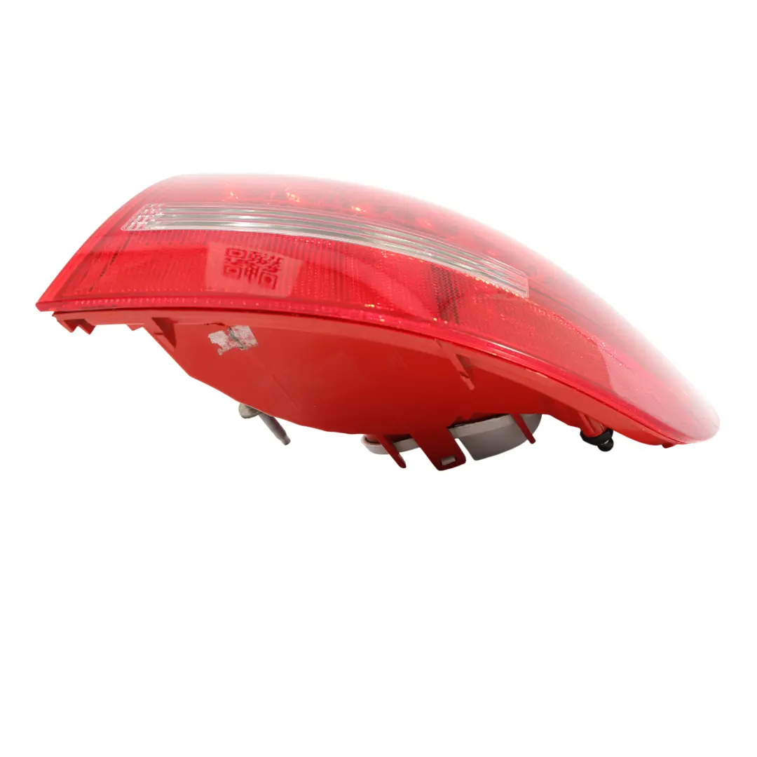 Fanale Posteriore Portellone Destro Esterno LED per Audi A6 C6 Avant con numero di parte 4F9945096E Audi A6 C6 Avant Fanale Posteriore Portellone Destro Esterno LED - SKU 4F9945096E - Numero di parte 4F9945096E