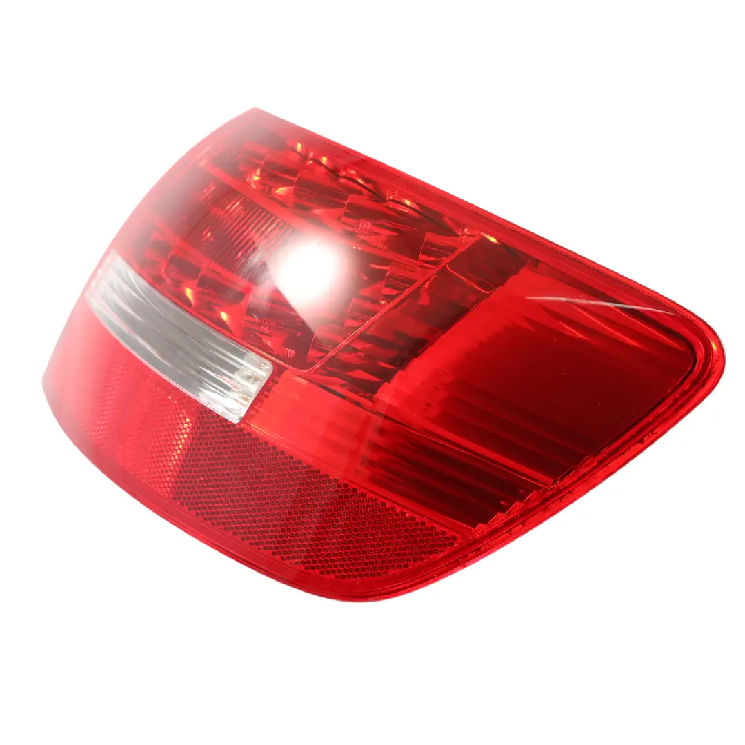 Rücklicht Lampe Heck Klappe Rechts Außen LED für Audi A6 C6 Avant mit Teilenummer 4F9945096E Audi A6 C6 Avant Rücklicht Lampe Heck Klappe Rechts Außen LED - SKU 4F9945096E - Teilenummer 4F9945096E