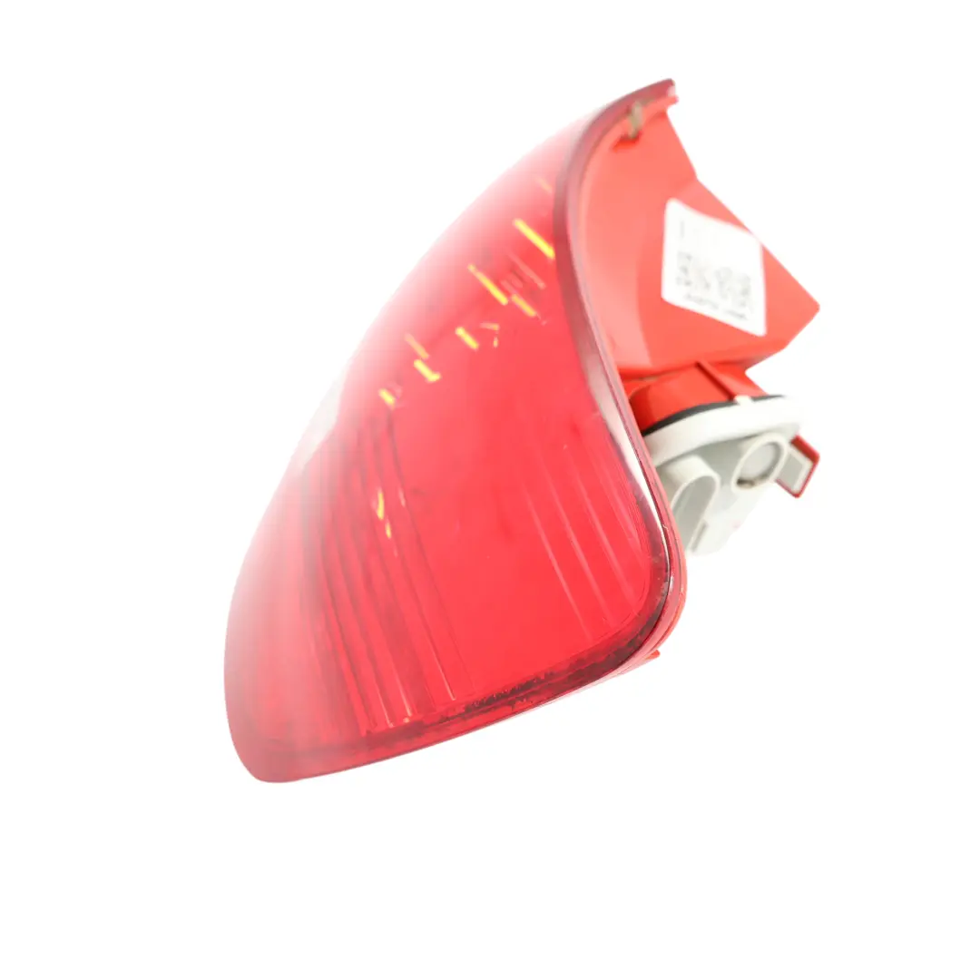 Fanale Posteriore Portellone Destro Esterno LED per Audi A6 C6 Avant con numero di parte 4F9945096E Audi A6 C6 Avant Fanale Posteriore Portellone Destro Esterno LED - SKU 4F9945096E - Numero di parte 4F9945096E