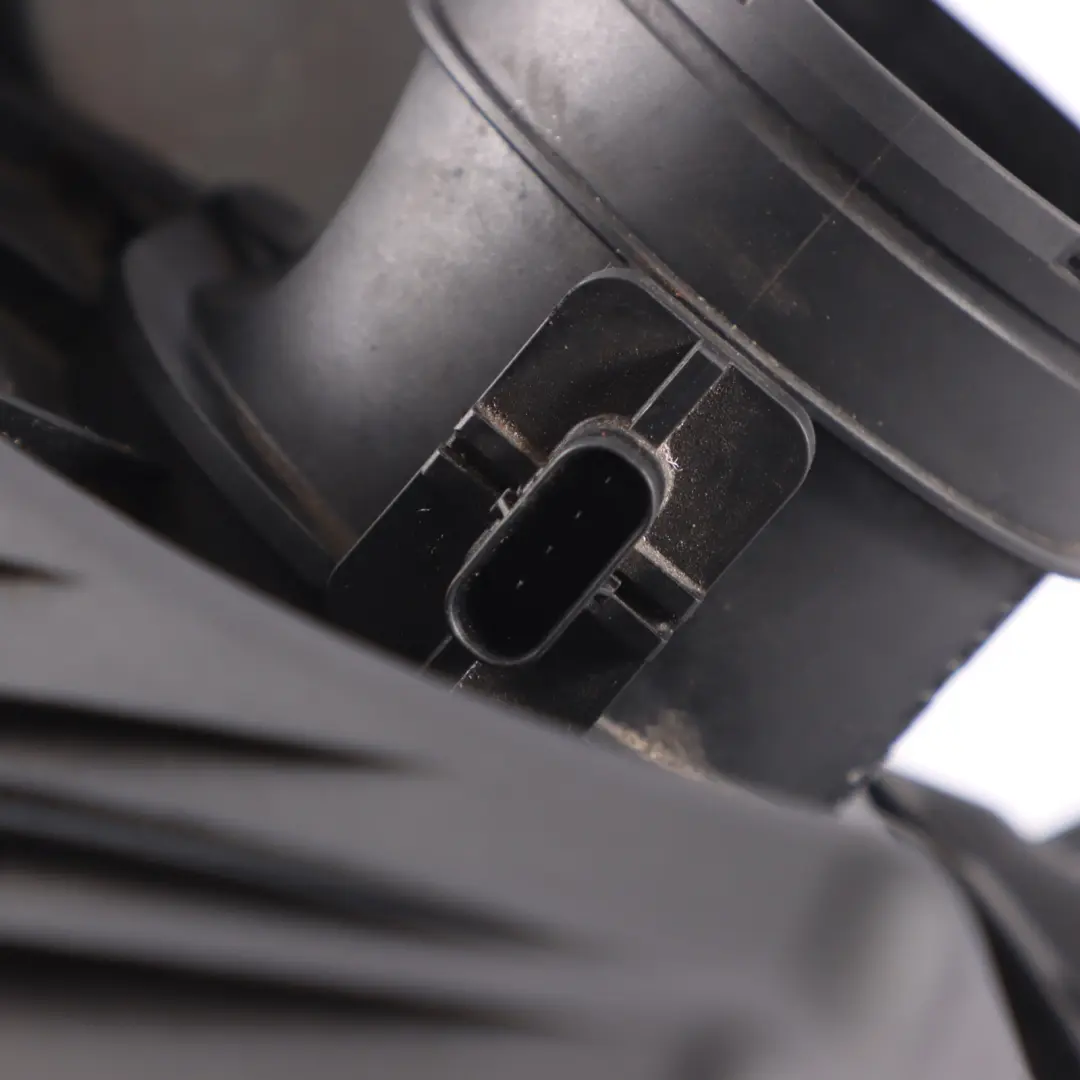 CGLC Diesel Obudowa Filtra Powietrza do Audi A6 C7 2.0 TDI o numerze 4G0133843K Audi A6 C7 2.0 TDI CGLC Diesel Obudowa Filtra Powietrza - SKU 4G0133843K - Numer Części 4G0133843K