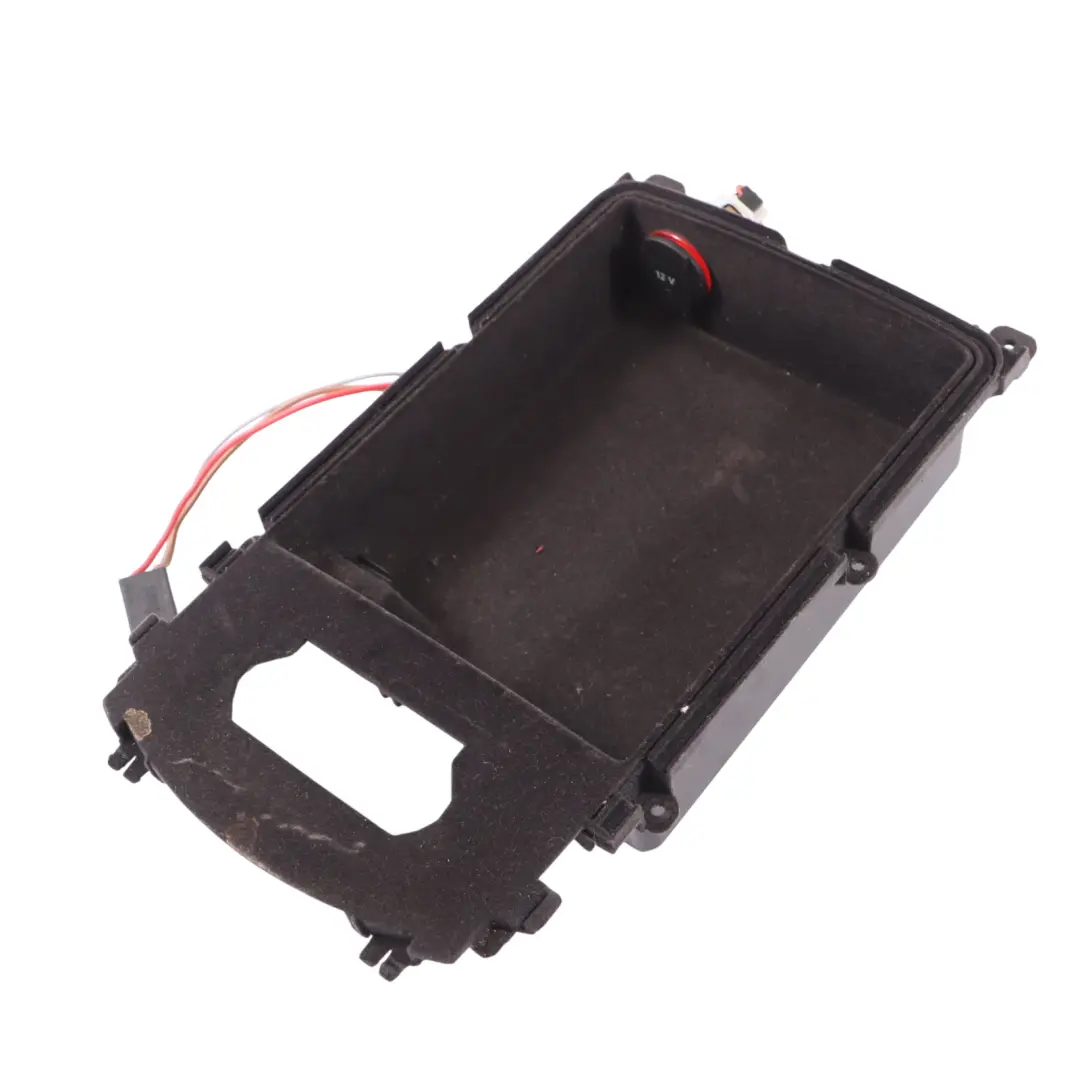 Bracciolo Centro Console Conservazione Accendino Uscita per Audi A6 C7 con numero di parte 4G0864981 Audi A6 C7 Bracciolo Centro Console Conservazione Accendino Uscita - SKU 4G0864981G - Numero di parte 4G0864981