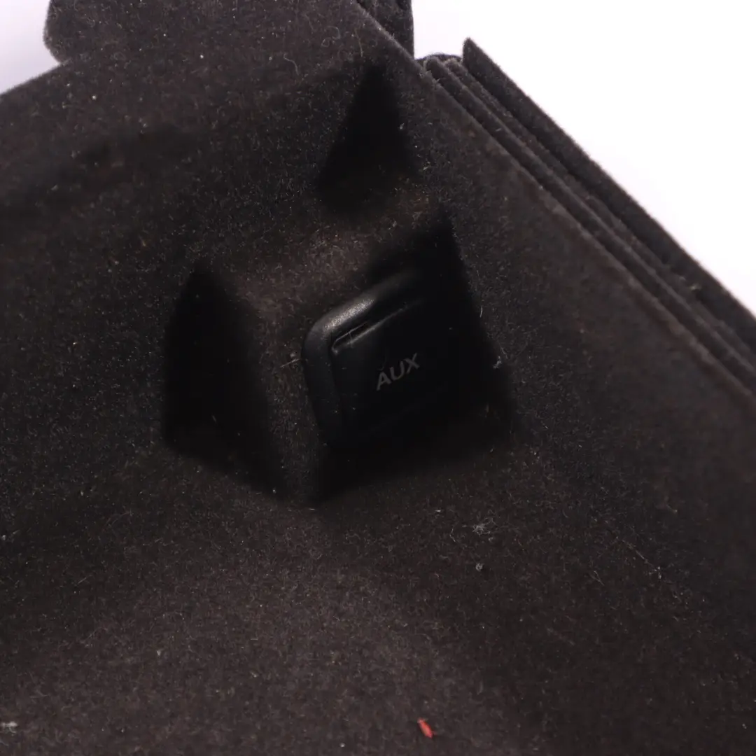 Bracciolo Centro Console Conservazione Accendino Uscita per Audi A6 C7 con numero di parte 4G0864981 Audi A6 C7 Bracciolo Centro Console Conservazione Accendino Uscita - SKU 4G0864981G - Numero di parte 4G0864981