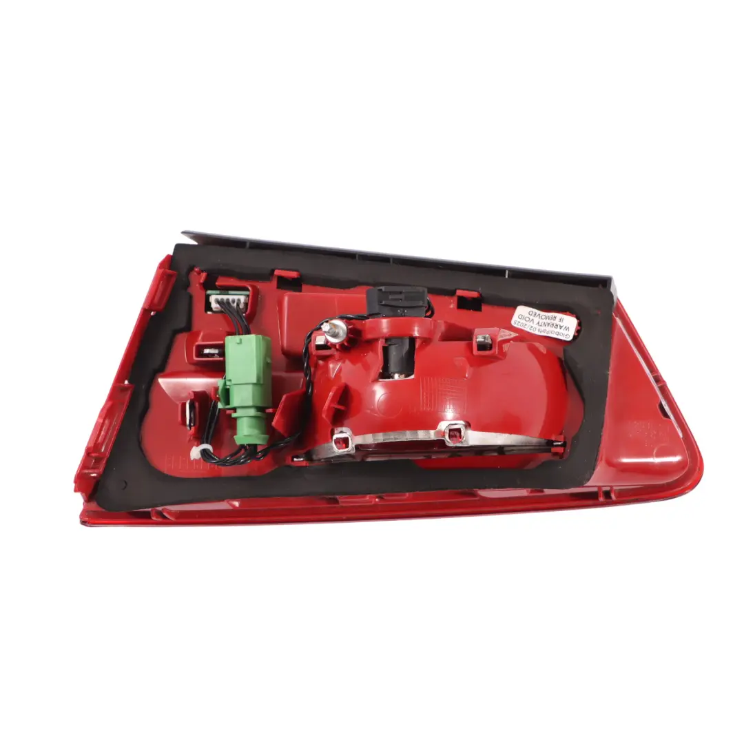 Wewnętrzna Lampa Klapy Bagażnika Lewo TAJWAN do Audi A6 C7 Sedan o numerze 4G5945093A Audi A6 C7 Sedan Wewnętrzna Lampa Klapy Bagażnika Lewo TAJWAN - SKU 4G5945093A-1 - Numer Części 4G5945093A