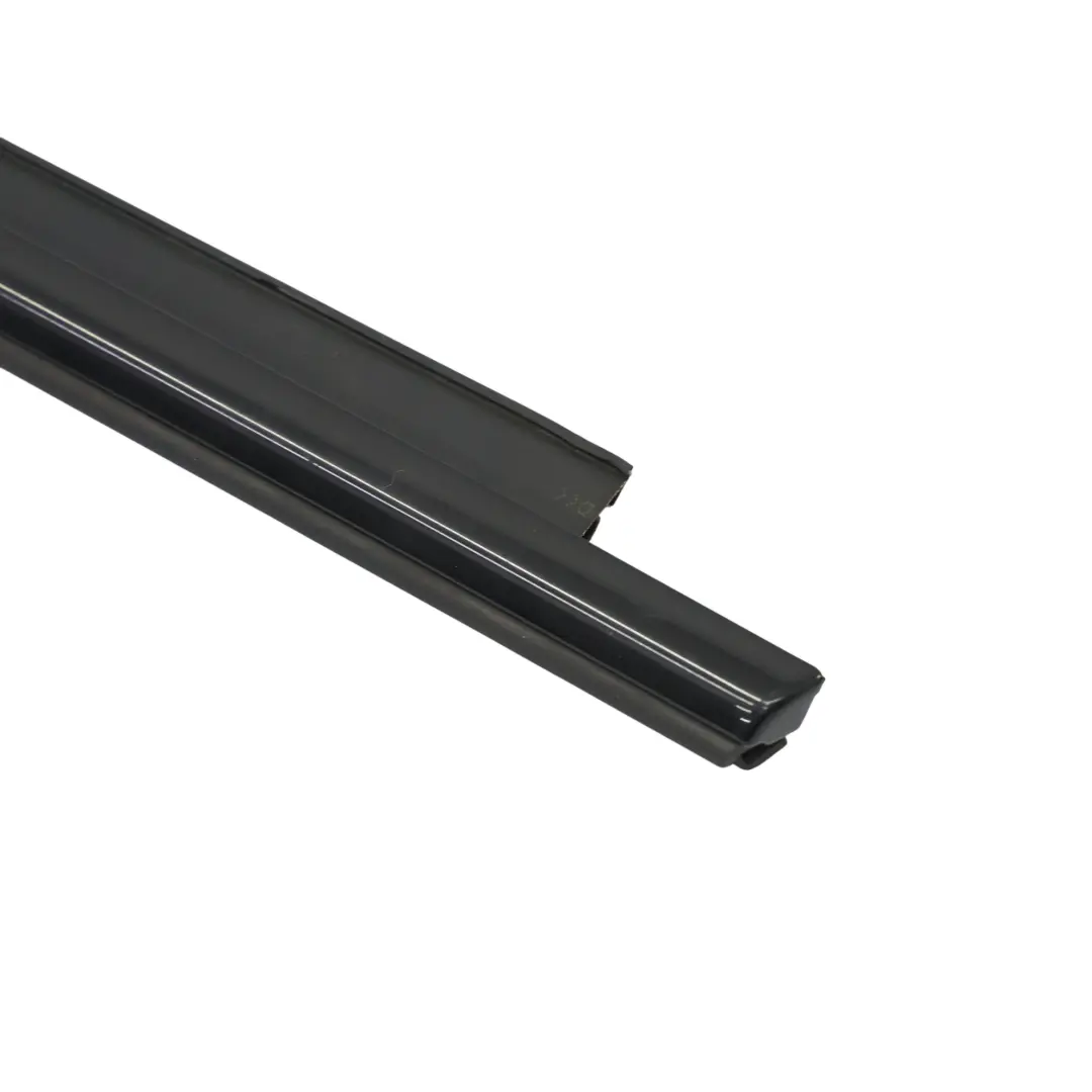 Embellecedor Ventana Puerta Trasera Derecha Lado Exterior para Audi A7 4G con número de pieza 4G8853764M Audi A7 4G Embellecedor Ventana Puerta Trasera Derecha Lado Exterior - SKU 4G8853764M - Número de pieza 4G8853764M