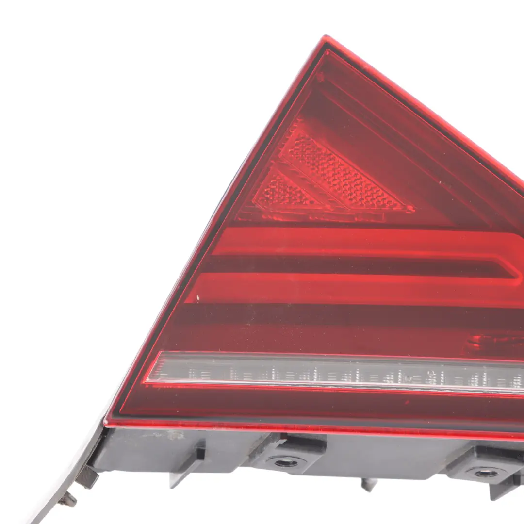 4G8 Tapa Trasera Tapa Del Maletero Luz Derecha para Audi A7 con número de pieza 4G8945094H Audi A7 4G8 Tapa Trasera Tapa Del Maletero Luz Derecha - SKU 4G8945094H - Número de pieza 4G8945094H