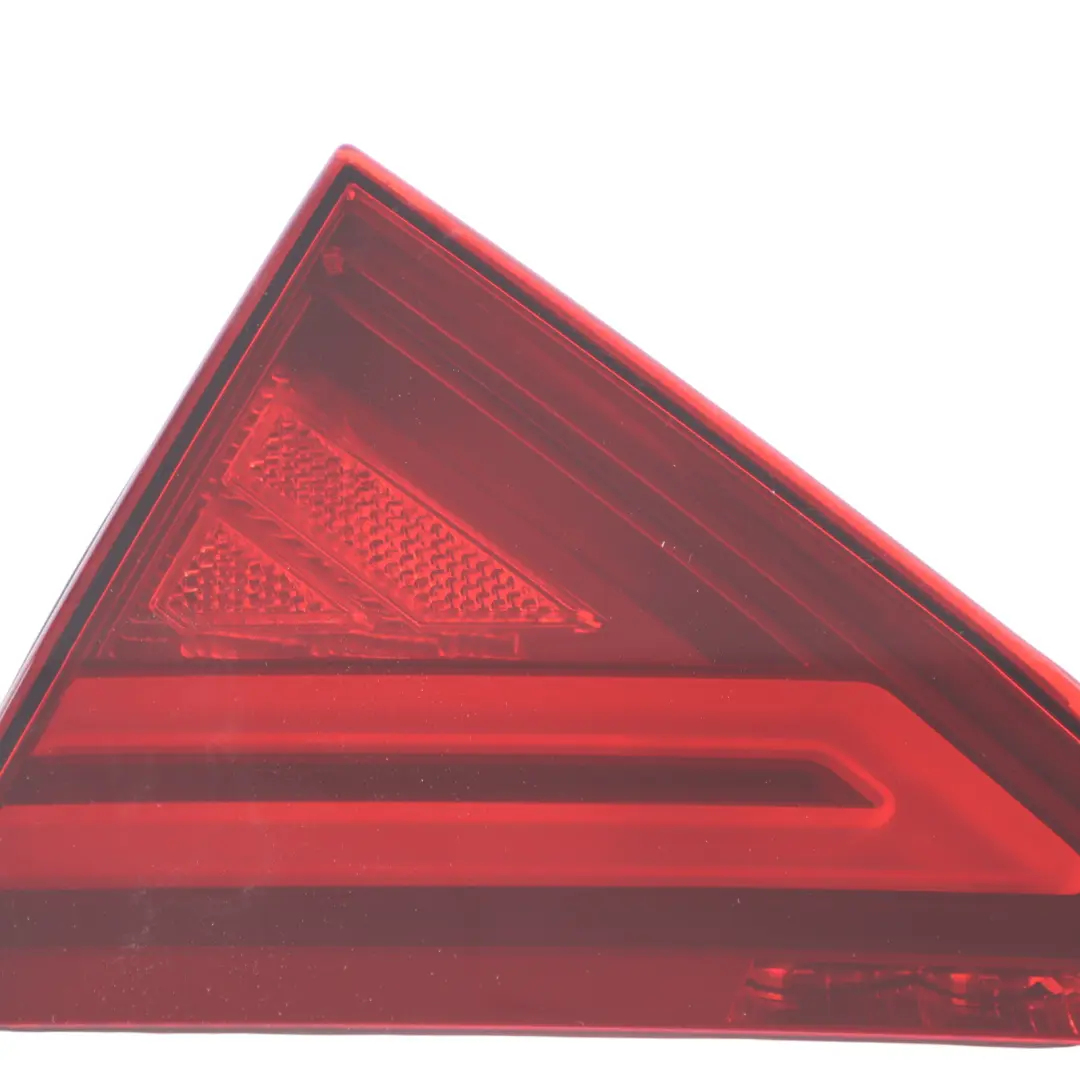 4G8 Portellone Posteriore Coperchio Interno Fanale Destro per Audi A7 con numero di parte 4G8945094H Audi A7 4G8 Portellone Posteriore Coperchio Interno Fanale Destro - SKU 4G8945094H - Numero di parte 4G8945094H