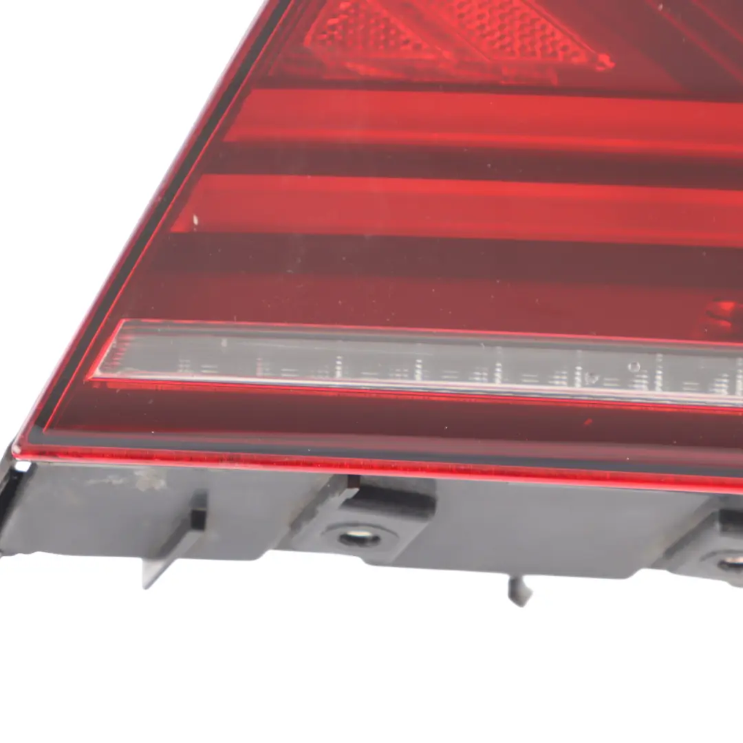 4G8 Heckklappe Kofferraumdeckel Innenleuchte Rücklicht Rechts für Audi A7 mit Teilenummer 4G8945094H Audi A7 4G8 Heckklappe Kofferraumdeckel Innenleuchte Rücklicht Rechts - SKU 4G8945094H - Teilenummer 4G8945094H