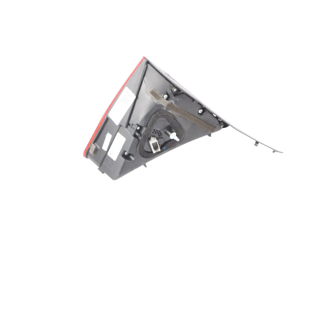 4G8 Portellone Posteriore Coperchio Interno Fanale Destro per Audi A7 con numero di parte 4G8945094H Audi A7 4G8 Portellone Posteriore Coperchio Interno Fanale Destro - SKU 4G8945094H - Numero di parte 4G8945094H