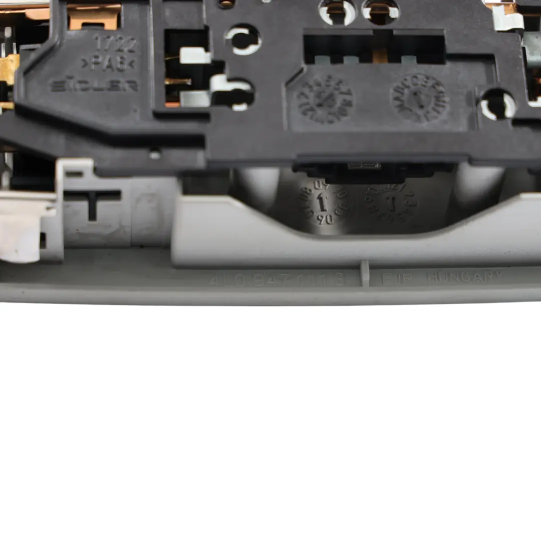 Posteriore Interno Tetto Lettura Comfort Pannello Lampada per Audi Q7 4L con numero di parte 4L0947111B Audi Q7 4L Posteriore Interno Tetto Lettura Comfort Pannello Lampada - SKU 4L0947111B-1 - Numero di parte 4L0947111B