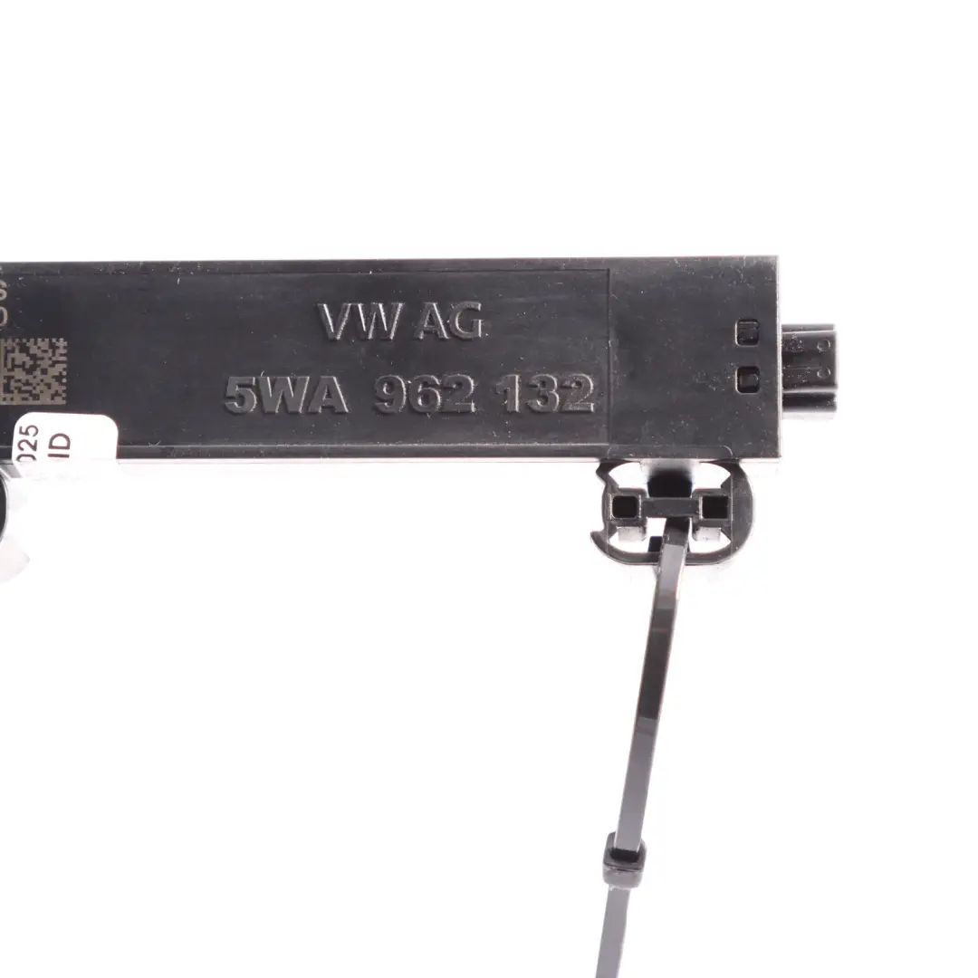 Audi A3 8Y Kayless Aerial Entry Amplifier Module Control Unit - SKU 5FA224075 - Part number 5FA224075