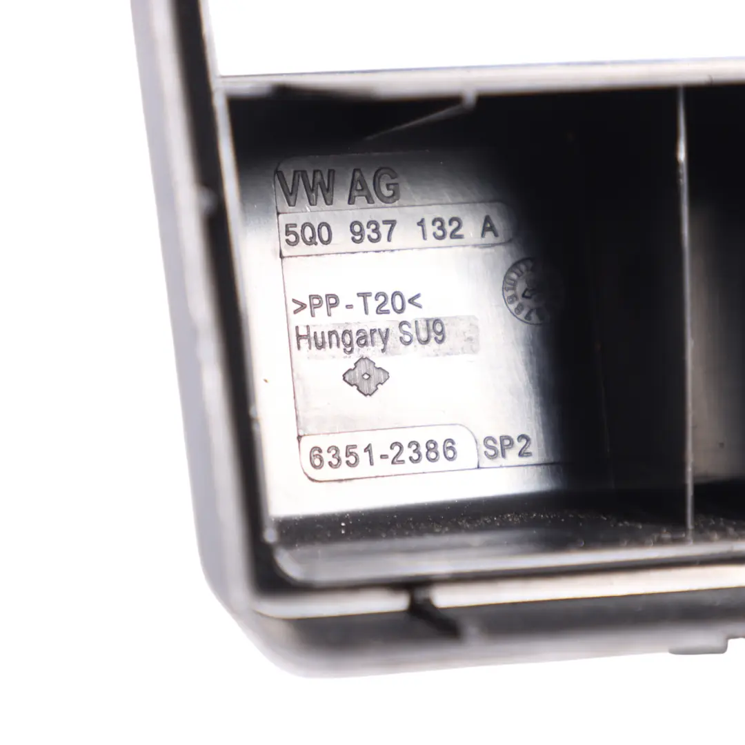 Caja De Fusibles Tapa Panel para Audi A3 8V con número de pieza 5Q0937132A Audi A3 8V Caja De Fusibles Tapa Panel - SKU 5Q0937132A - Número de pieza 5Q0937132A