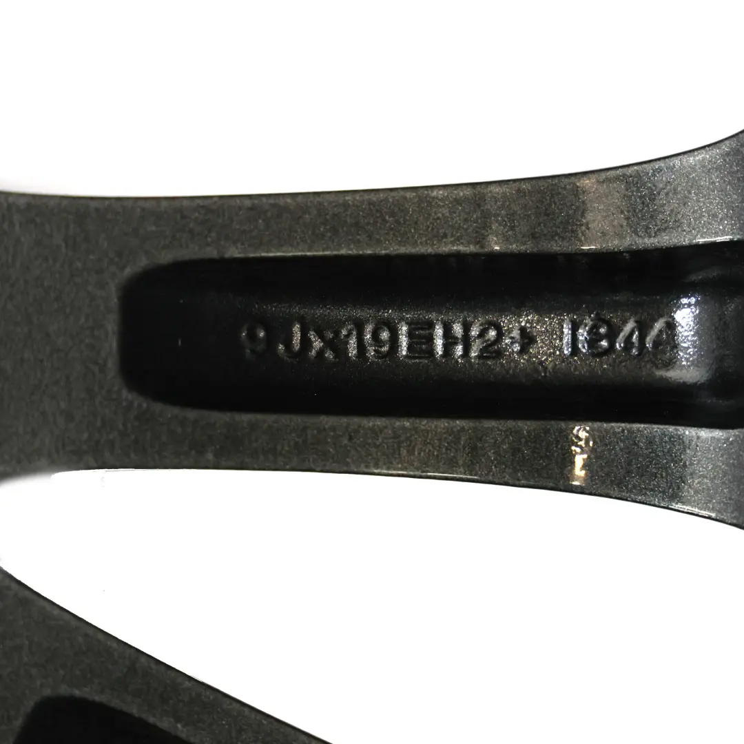 Felga Aluminiowa Tylna 19" 9J ET:33 V-Spoke 366 do BMW F10 F11 F12 o numerze 6794691 BMW F10 F11 F12 Felga Aluminiowa Tylna 19" 9J ET:33 V-Spoke 366 - SKU 6794691-1 - Numer Części 6794691