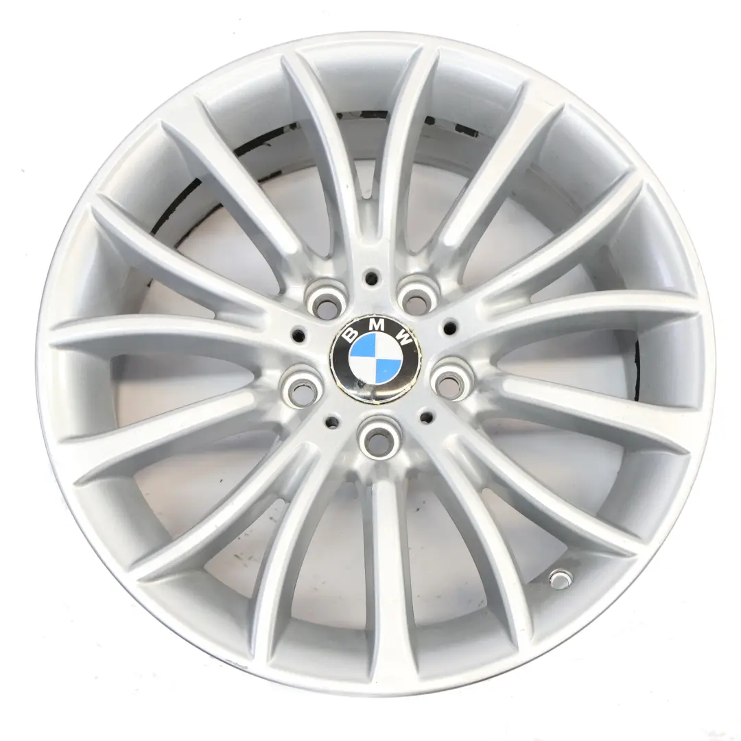Silberne Leichtmetallfelge 18" Multispoke 454 8J ET:30 für BMW F10 F11 F12 mit Teilenummer 6857668 BMW F10 F11 F12 Silberne Leichtmetallfelge 18" Multispoke 454 8J ET:30 - SKU 6857668-2 - Teilenummer 6857668