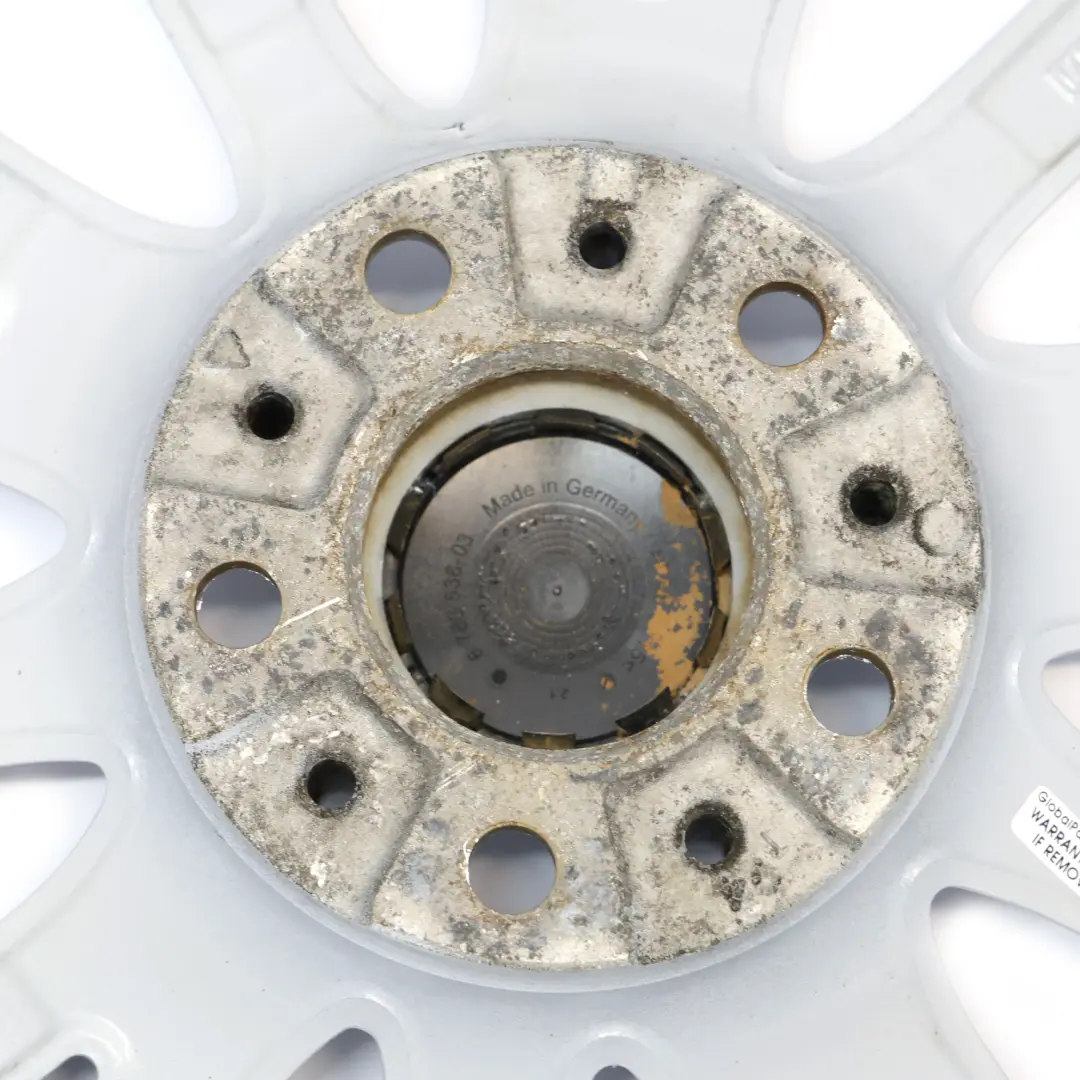 Silberne Leichtmetallfelge 18" Multispoke 454 8J ET:30 für BMW F10 F11 F12 mit Teilenummer 6857668 BMW F10 F11 F12 Silberne Leichtmetallfelge 18" Multispoke 454 8J ET:30 - SKU 6857668-2 - Teilenummer 6857668