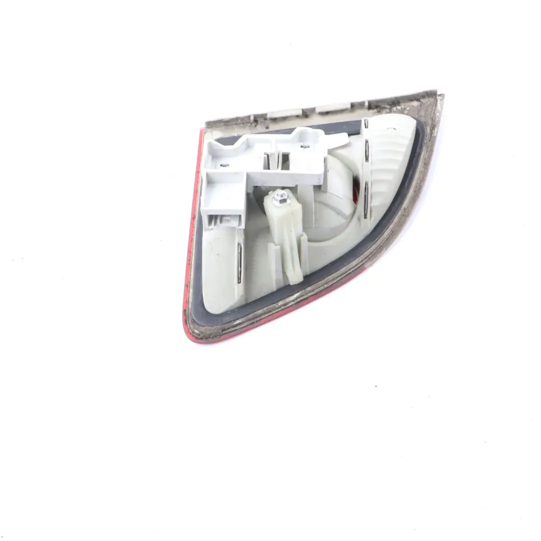 Lampa Klapy Bagażnika Prawy Tył do BMW E61 o numerze 6925894 BMW E61 Lampa Klapy Bagażnika Prawy Tył - SKU 6925894-1 - Numer Części 6925894