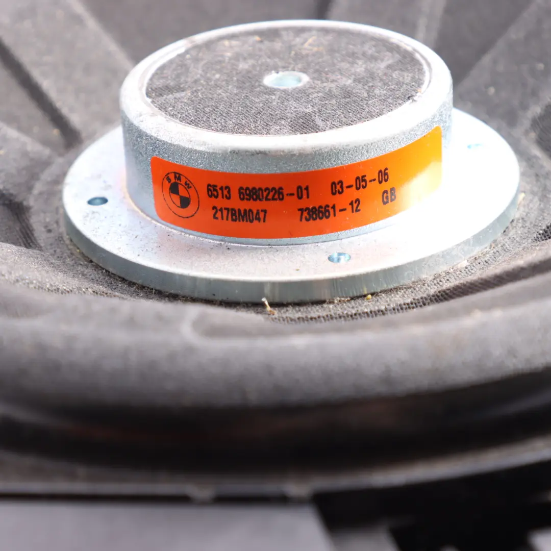 Centralny Głośnik Basowy Lewy do BMW X3 E83 o numerze 6980985 BMW X3 E83 Centralny Głośnik Basowy Lewy - SKU 6980985 - Numer Części 6980985