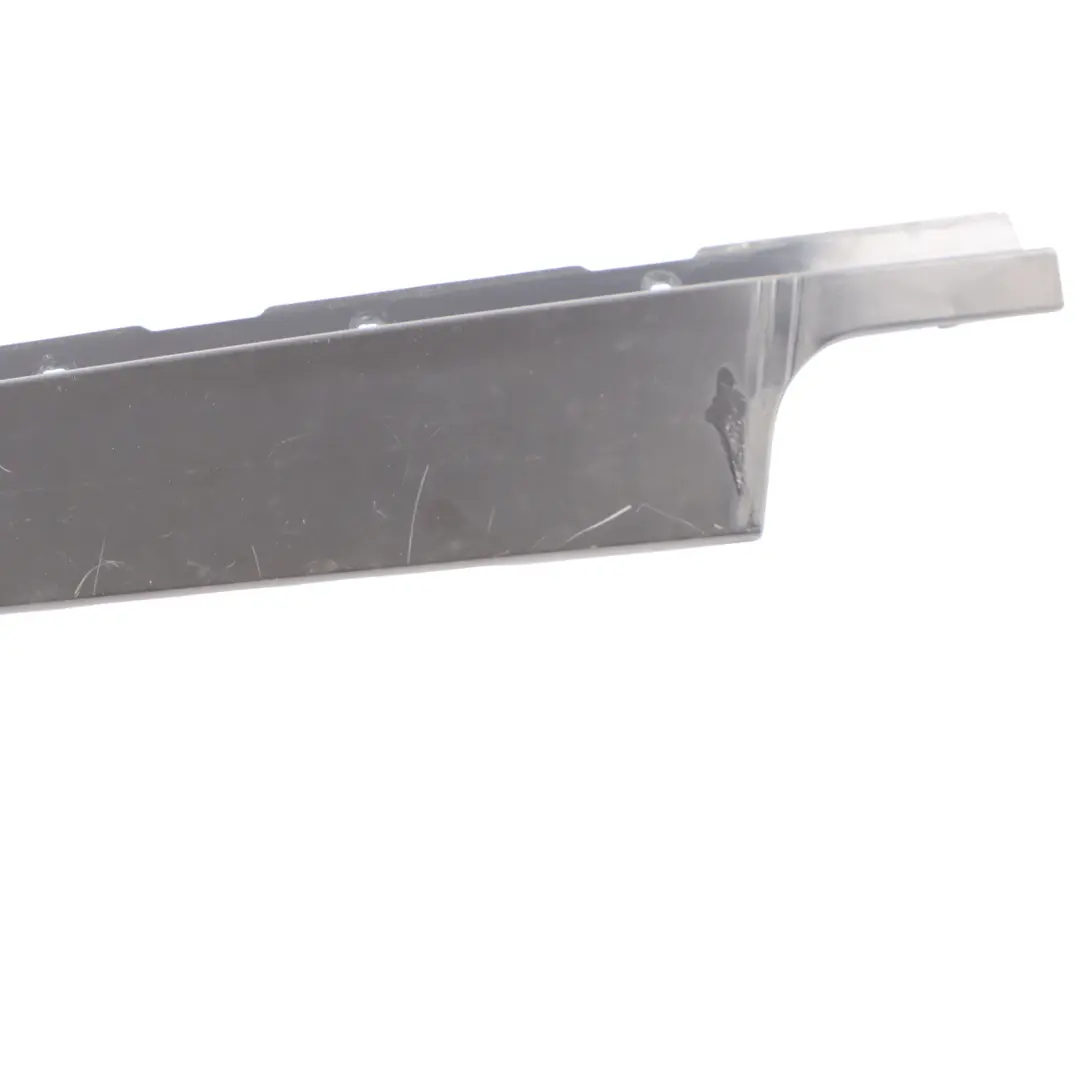 Acabado Marco Ventana Pilar B Tapa Puerta Delantera Derecha para BMW E87 con número de pieza 7068100 BMW E87 Acabado Marco Ventana Pilar B Tapa Puerta Delantera Derecha - SKU 7068100-1 - Número de pieza 7068100