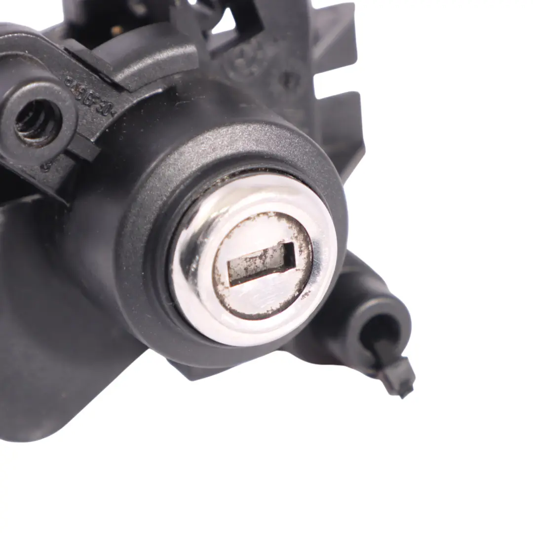 Wkład Zamek Klapy Bagażnika Tył do BMW Z4 E85 o numerze 7073980 BMW Z4 E85 Wkład Zamek Klapy Bagażnika Tył - SKU 7073980 - Numer Części 7073980