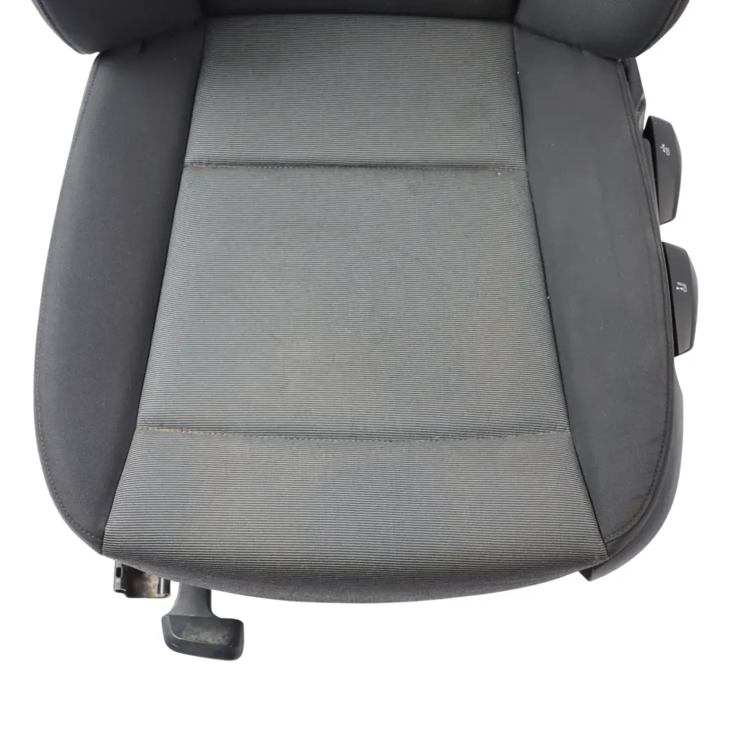 Reference Reste Tissu a L'Avant Gauche Siege Moire Anthracite pour BMW 1 E87 à propos du numéro de pièce 7130763 BMW 1 E87 Reference Reste Tissu a L'Avant Gauche Siege Moire Anthracite - SKU 7130763 - Numéro de pièce 7130763