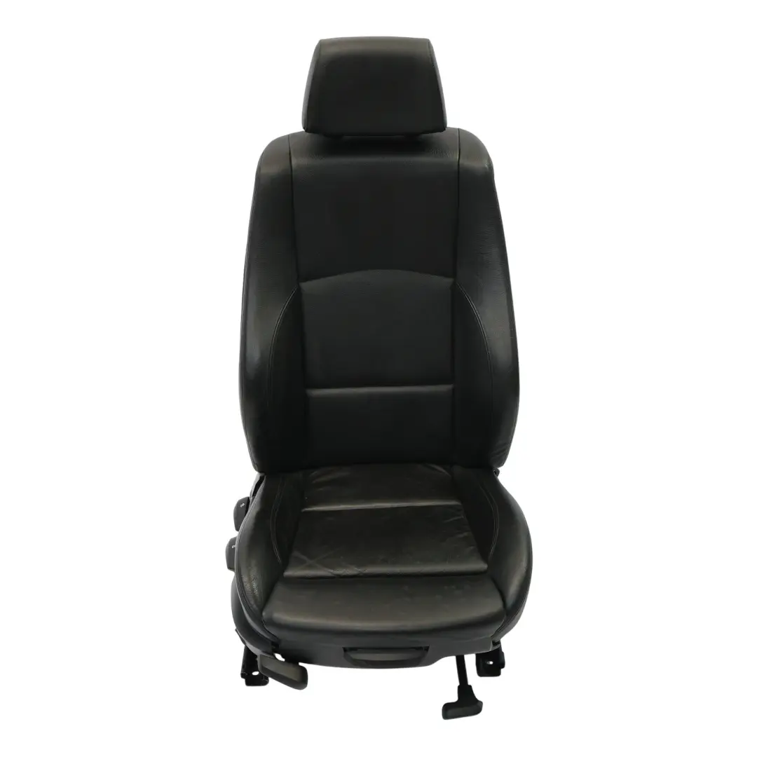 Fotel Prawy Przód Grzany Sport Czarna Skóra do BMW E87 o numerze 7140398 BMW E87 Fotel Prawy Przód Grzany Sport Czarna Skóra - SKU 7140398-1 - Numer Części 7140398