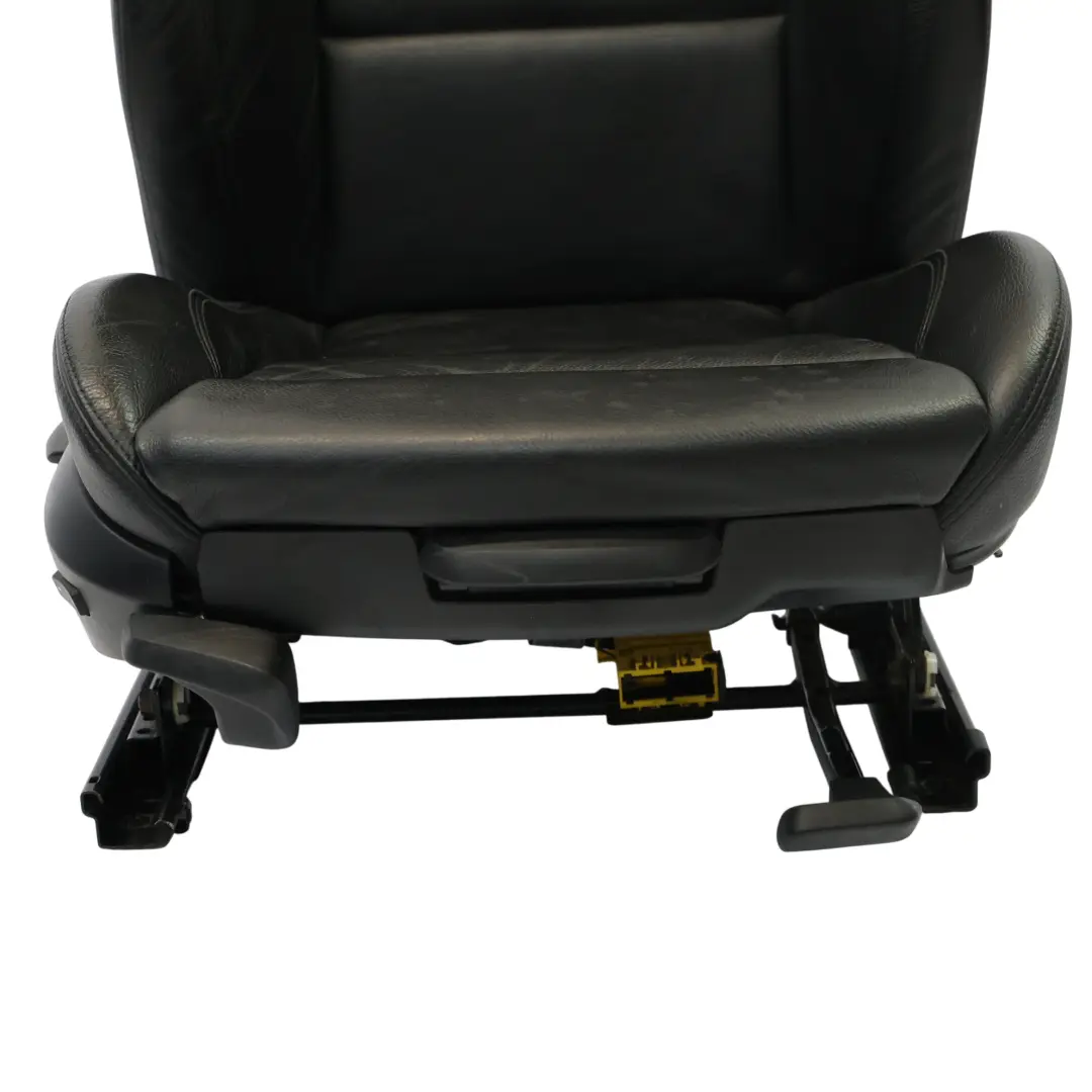 Sedile Anteriore Pelle Nera Riscaldato Boston Black Destro per BMW E87 M Sport con numero di parte 7140398 BMW E87 M Sport Sedile Anteriore Pelle Nera Riscaldato Boston Black Destro - SKU 7140398-1 - Numero di parte 7140398