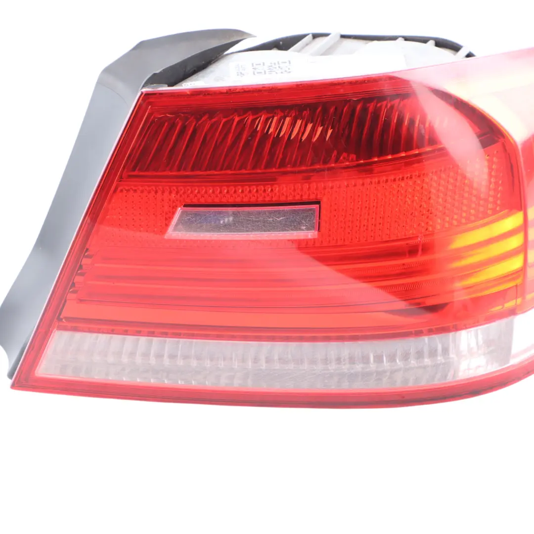 Luz Trasera En El Panel Lateral Derecho para BMW E92 Coupe con número de pieza 7174404 BMW E92 Coupe Luz Trasera En El Panel Lateral Derecho - SKU 7174404-3 - Número de pieza 7174404
