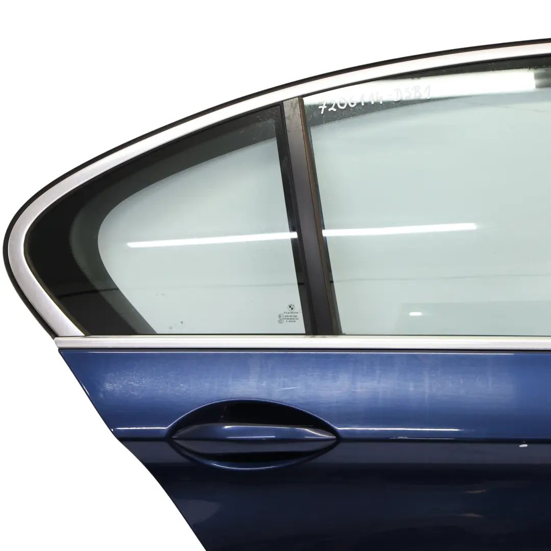 Porta Posteriore Destra Tiefseeblau Deep Sea Blue Metallic - A76 per BMW F10 con numero di parte 7206114 BMW F10 Porta Posteriore Destra Tiefseeblau Deep Sea Blue Metallic - A76 - SKU 7206114-DSB1 - Numero di parte 7206114